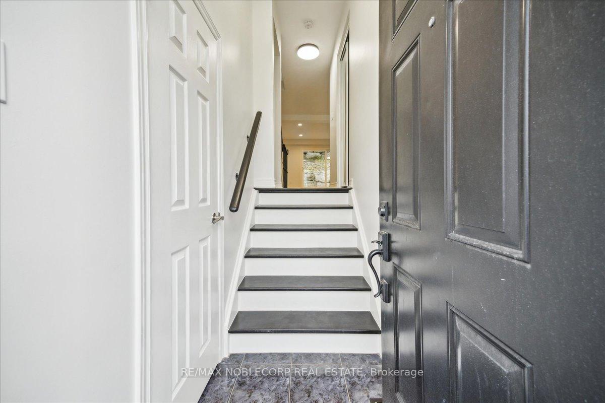 3 Bedrooms Condo at 20 William Farr, Vaughan For sale