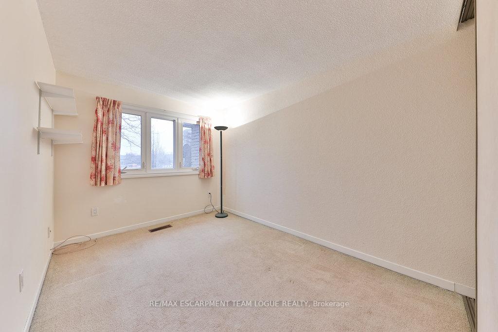 3 Bedrooms Condo at 2278 Marine,  Oakville For sale