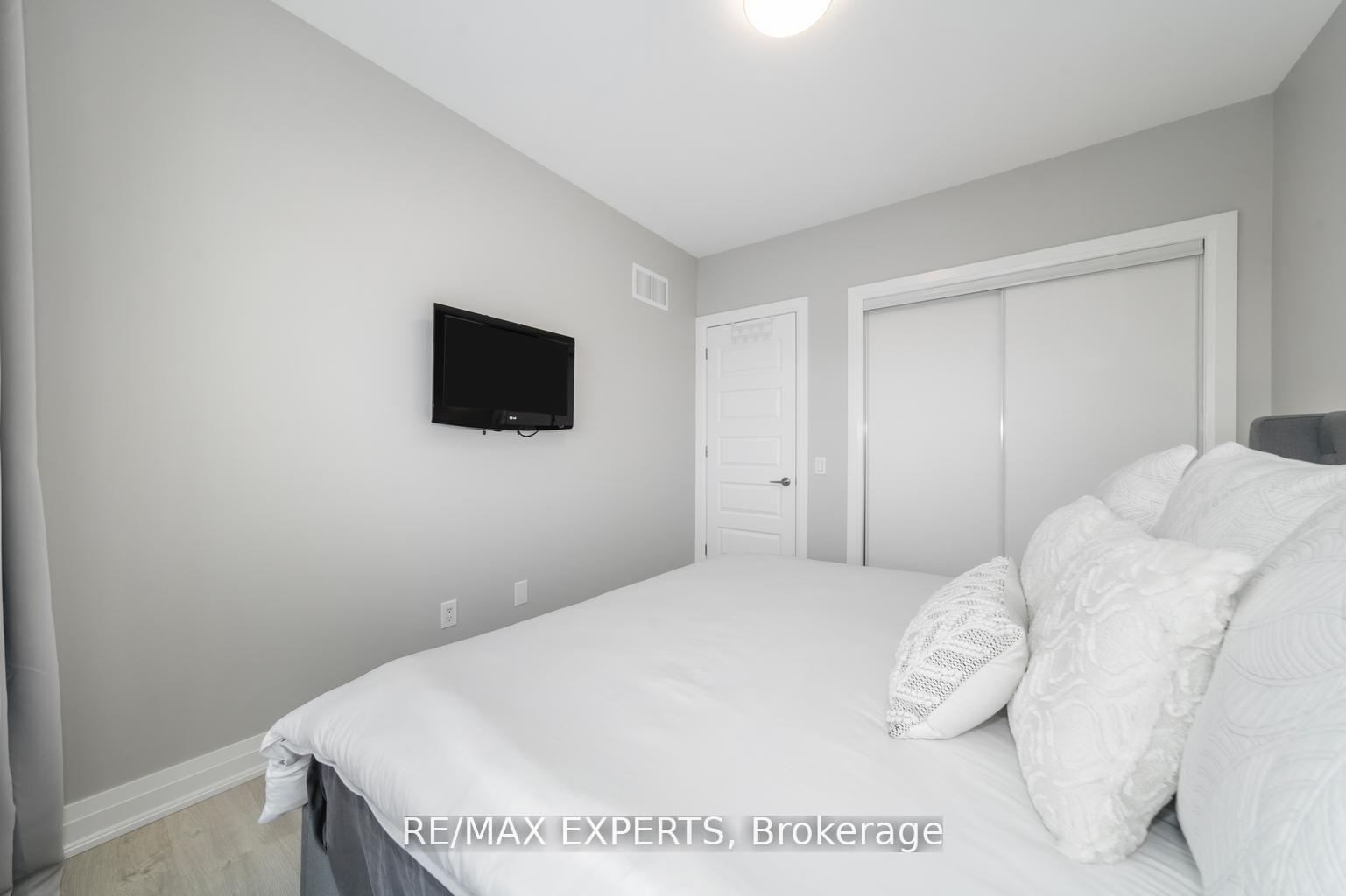 2 Bedrooms Condo at 8167 Kipling, Vaughan For sale