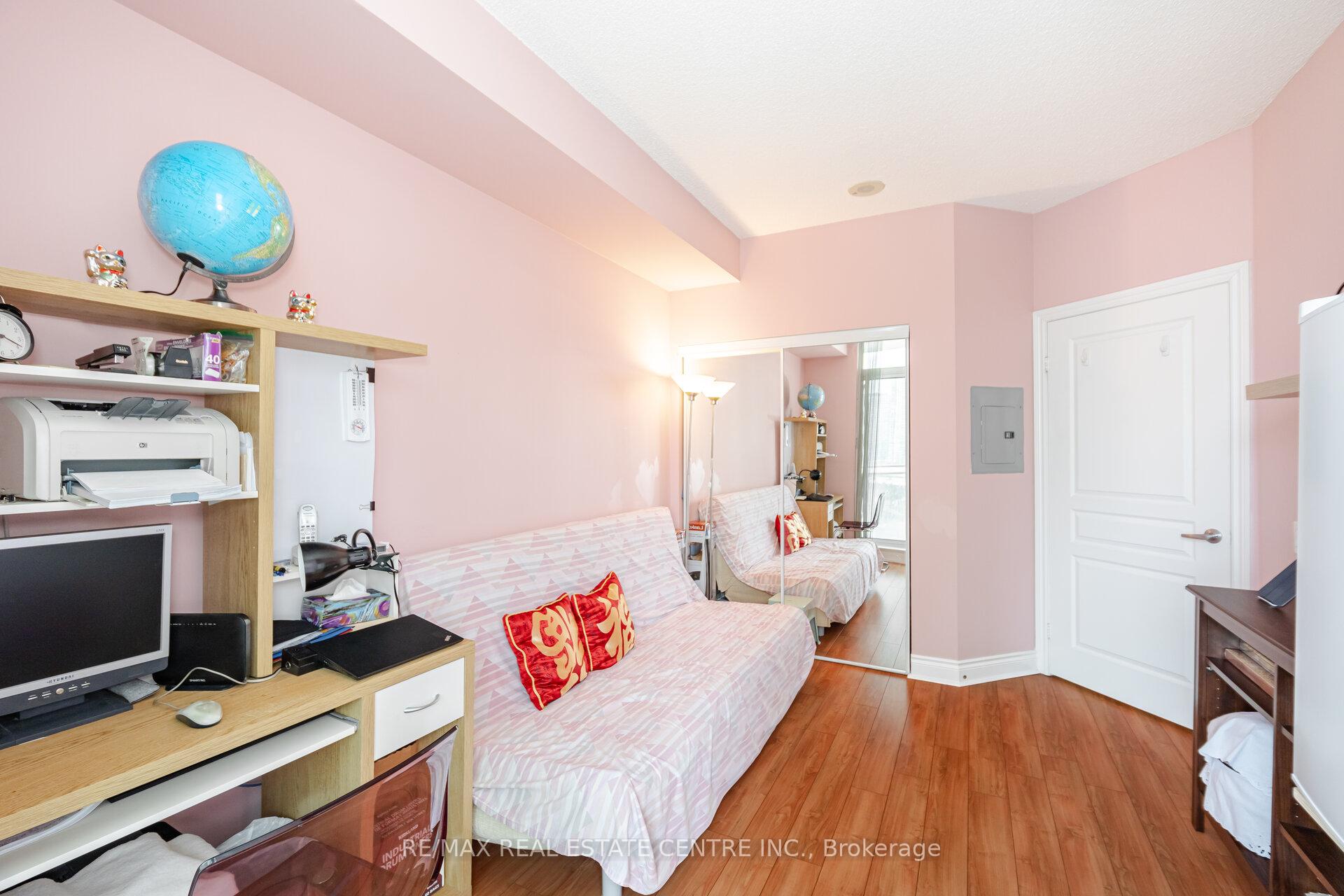 2 Bedrooms Condo at 5 Marine Parade,  Toronto For sale