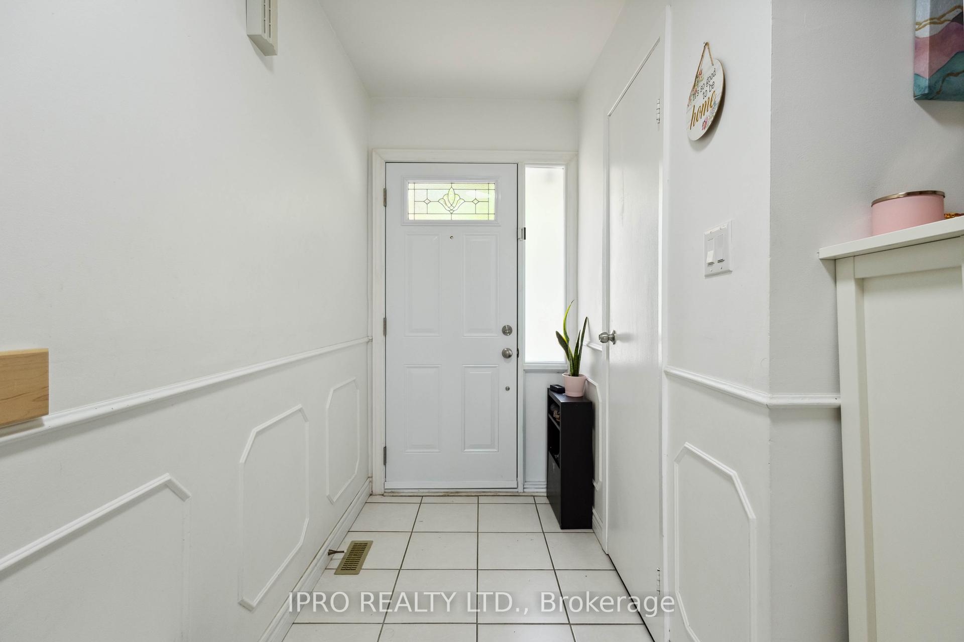 5 Bedrooms Condo at 50 Bridletowne, Toronto For sale