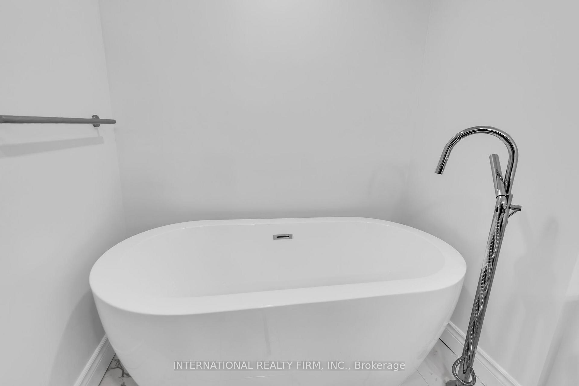 1 Bedroom Condo at 1 Palace Pier, Toronto For sale