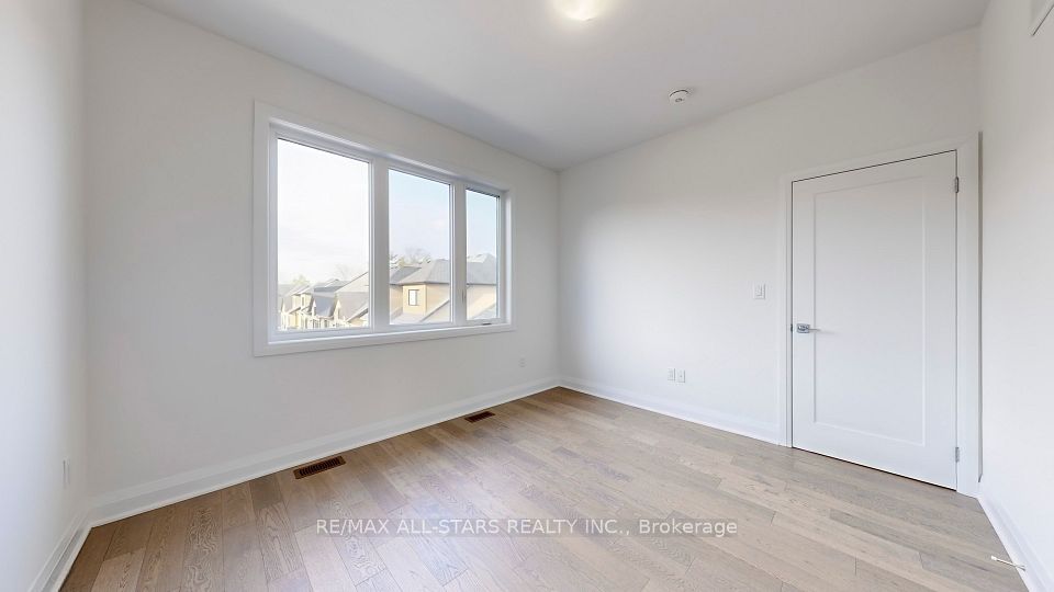 2nd upper bedroom with walk in closet