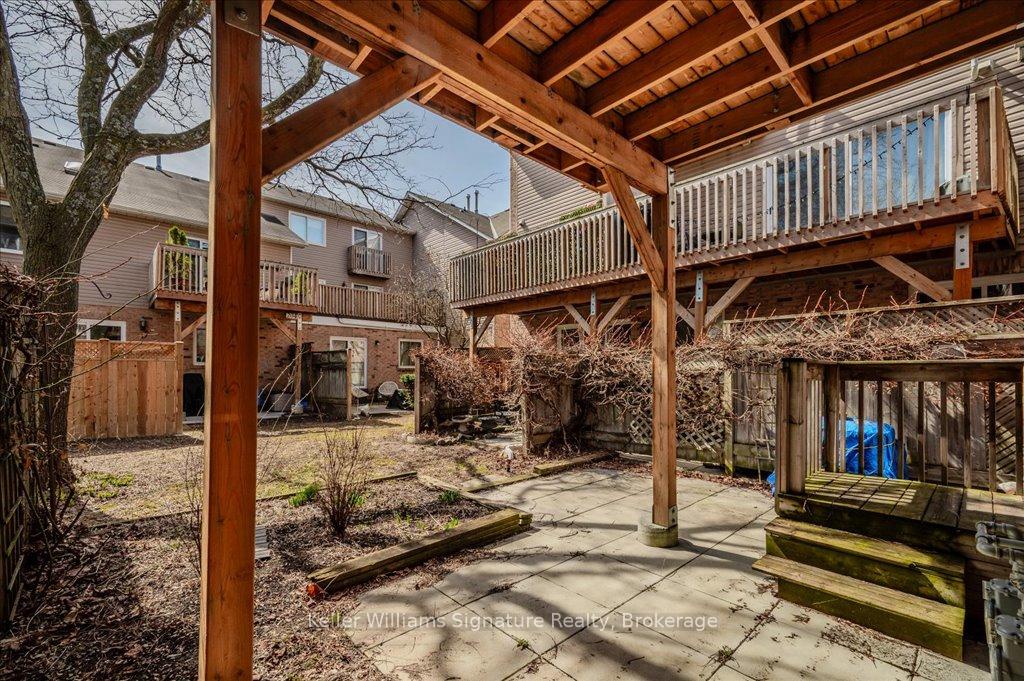 3 Bedrooms Condo at 2055 Walkers,  Burlington For sale