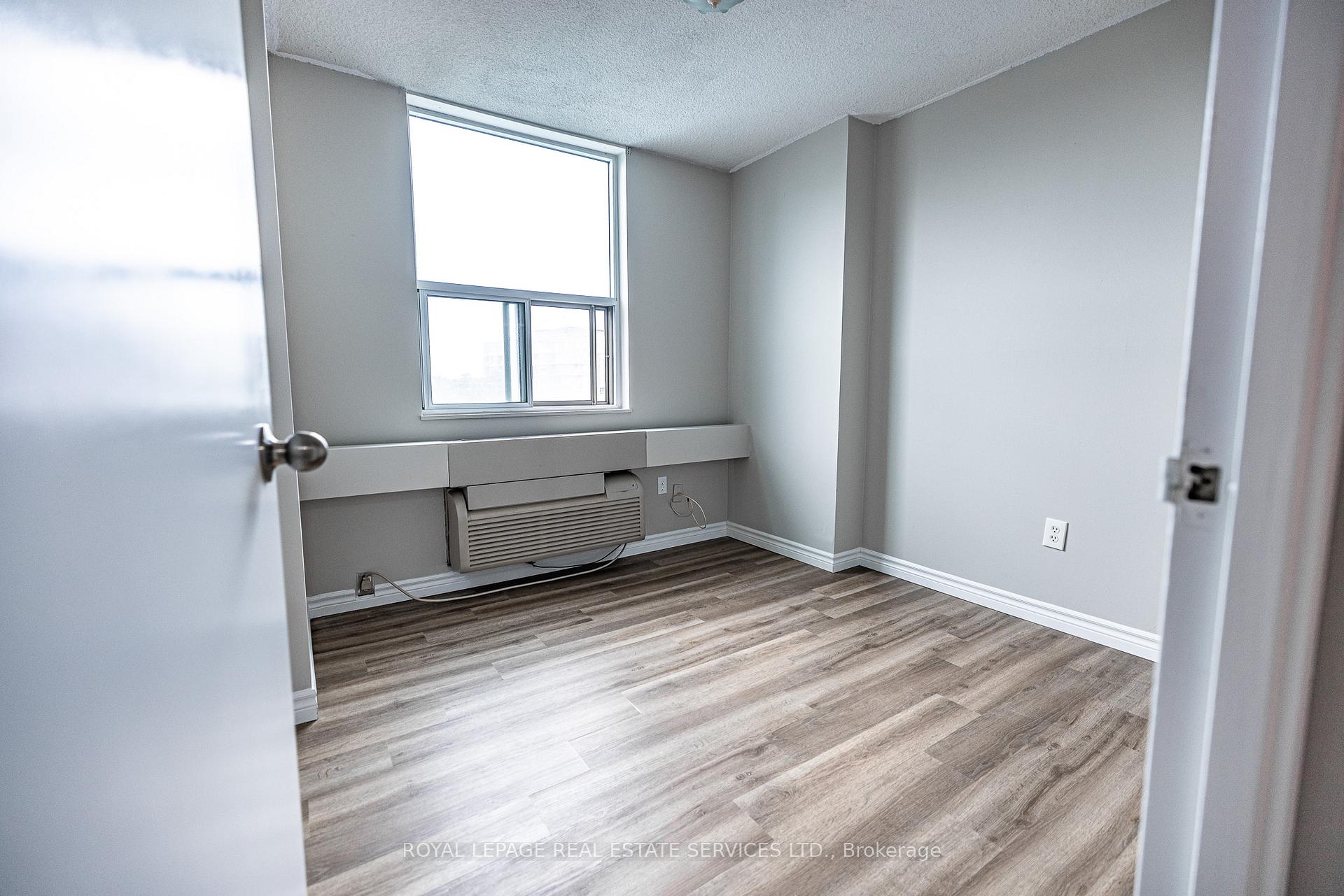 3 Bedrooms Condo at 966 Inverhouse,  Mississauga For sale