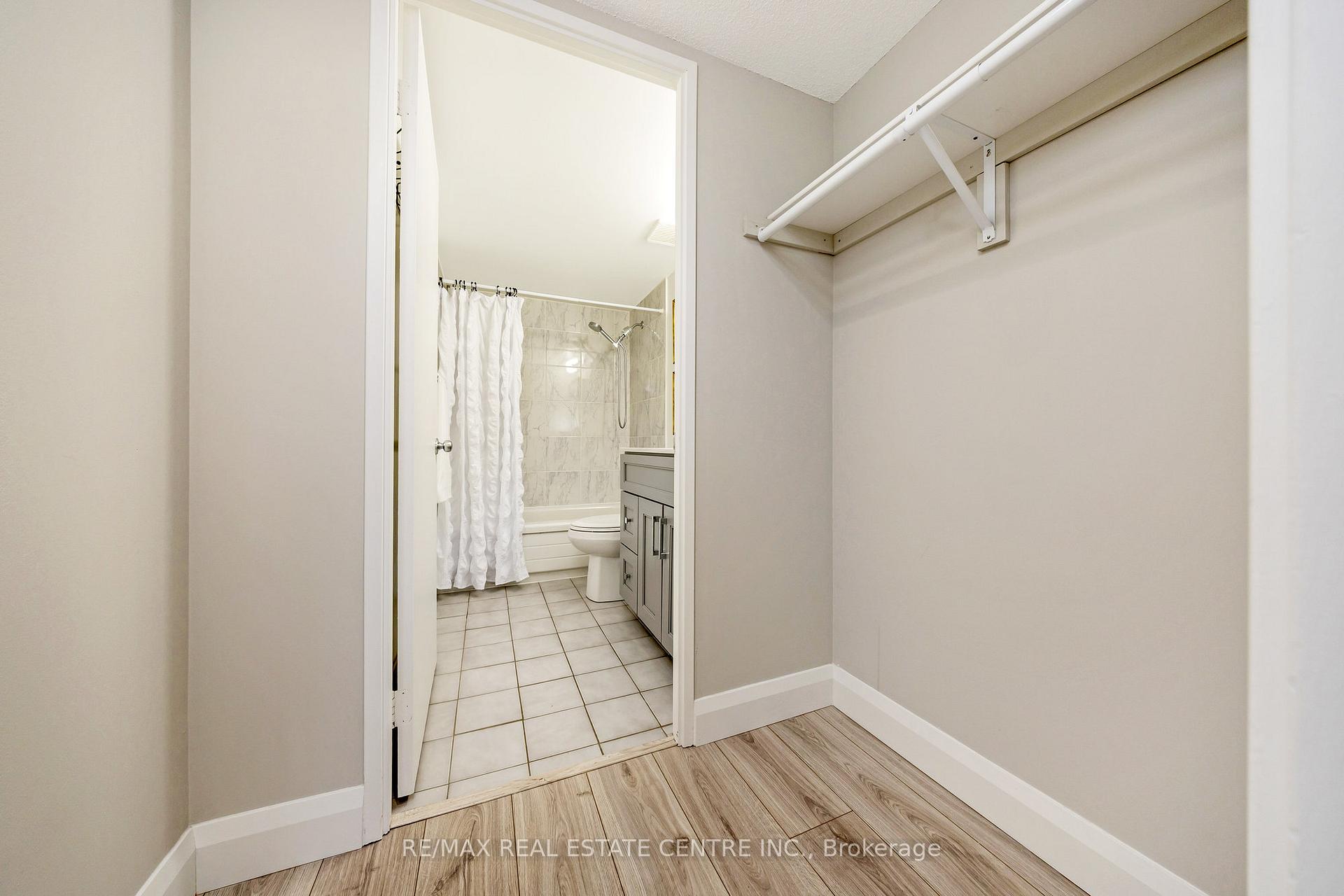 2 Bedrooms Condo at 4185 Shipp, Mississauga For sale