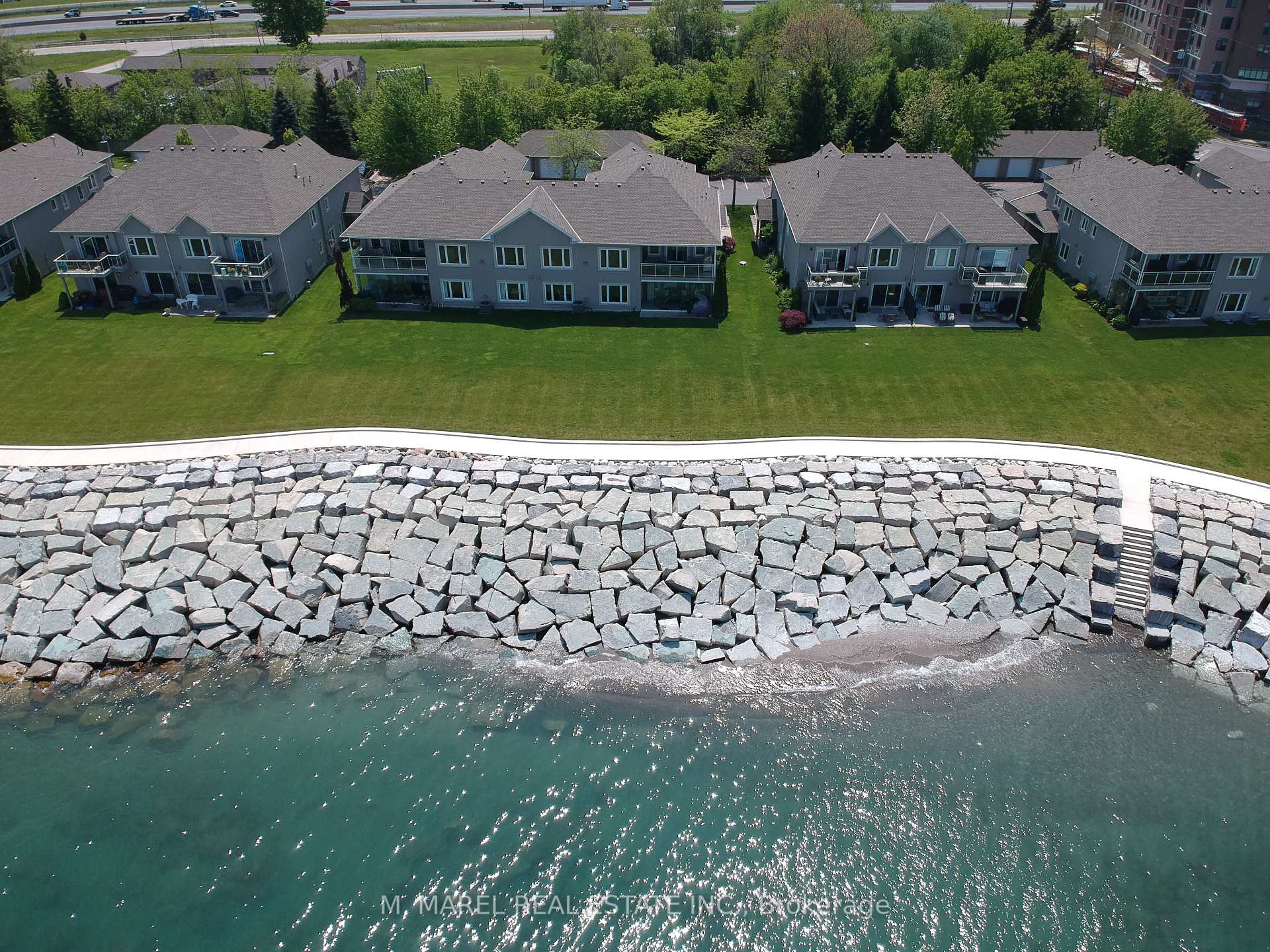 4 Bedrooms Condo at 484 Millen, Hamilton For sale
