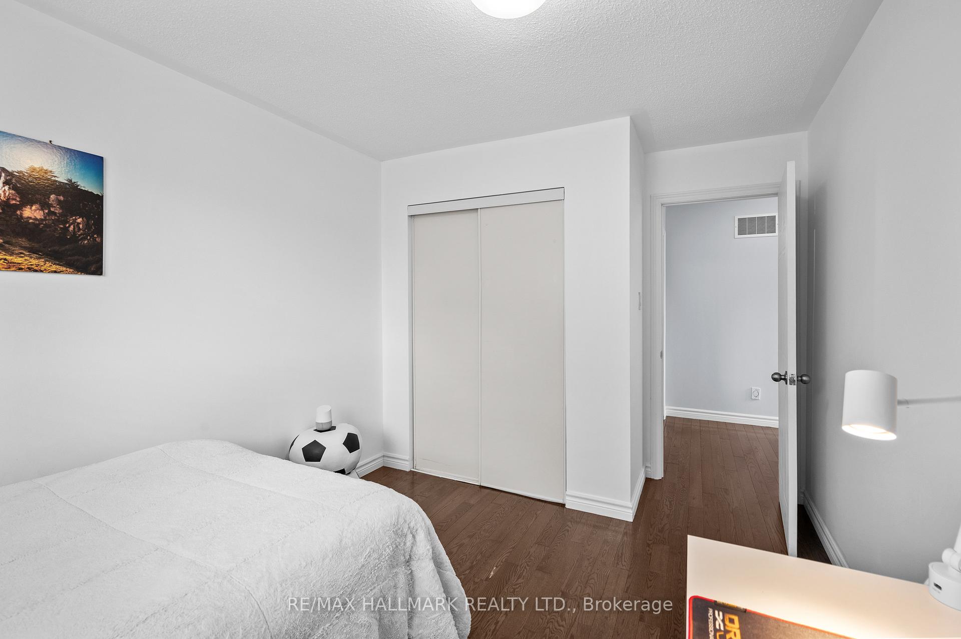 3 Bedrooms Condo at 5950 Glen Erin,  Mississauga For sale