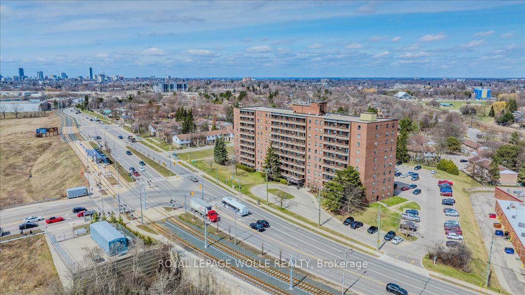1100 Courtland Avenue E, #208
