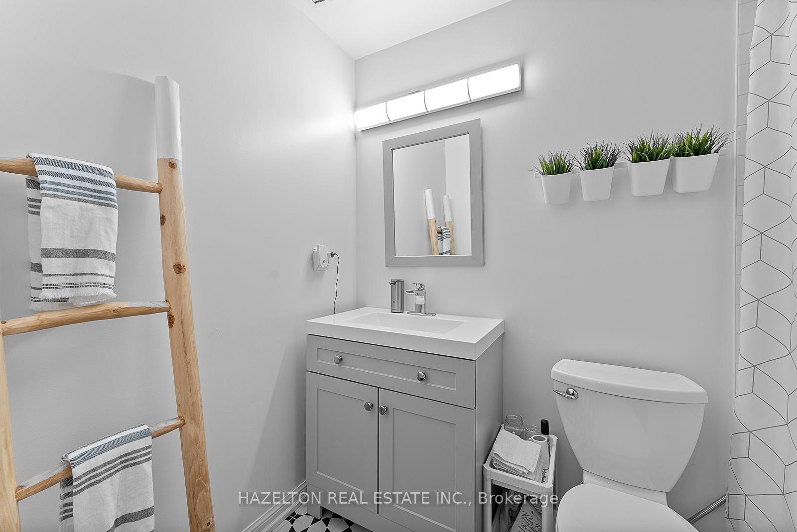 3 Bedrooms Condo at 9 Clarendon, Toronto For sale