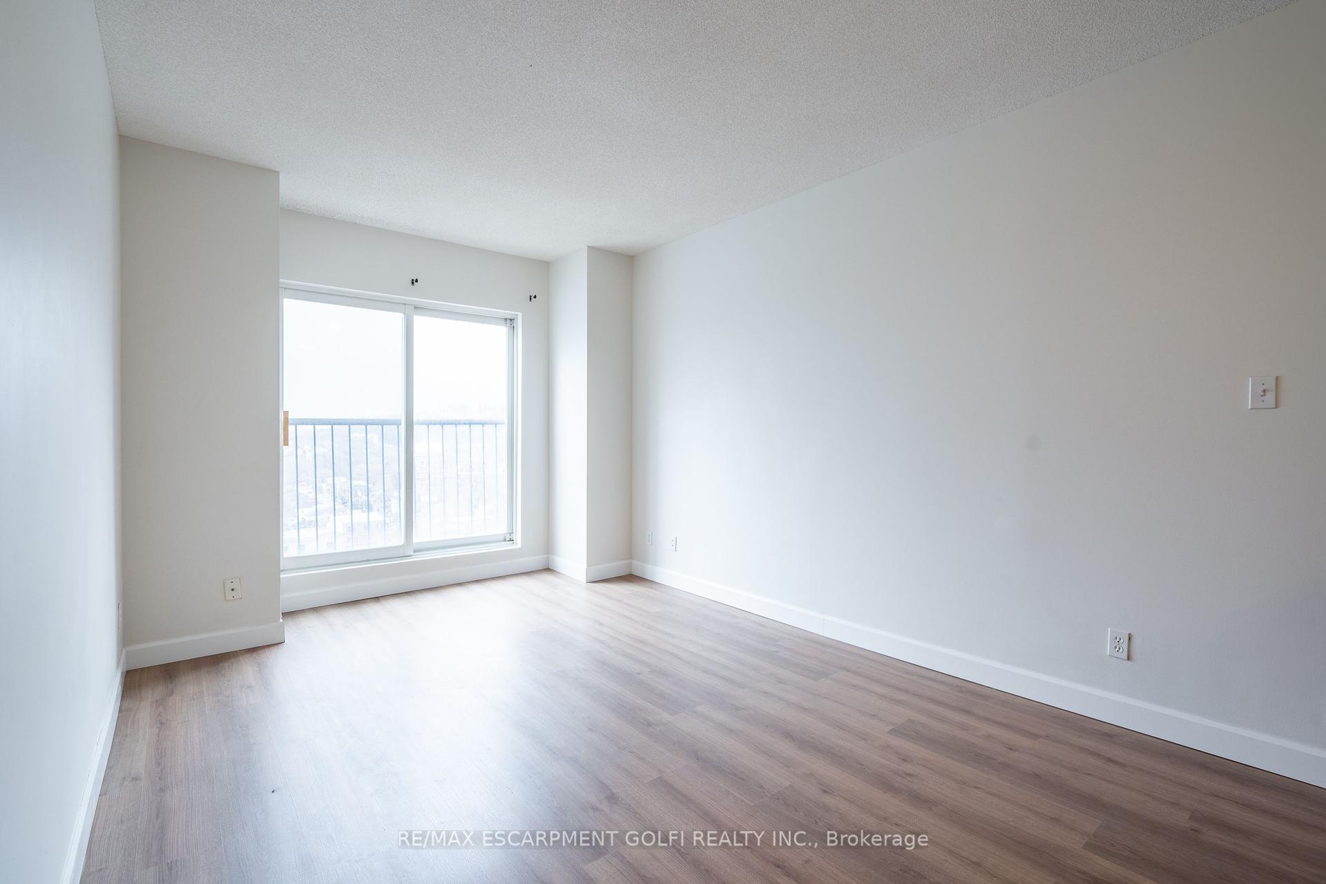 2 Bedrooms Condo at 135 James, Hamilton For sale