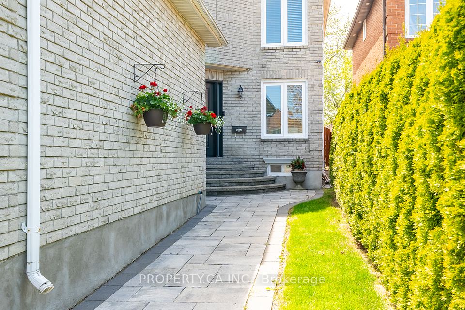 738 Aspen Road, Pickering, ON L1V 4H2