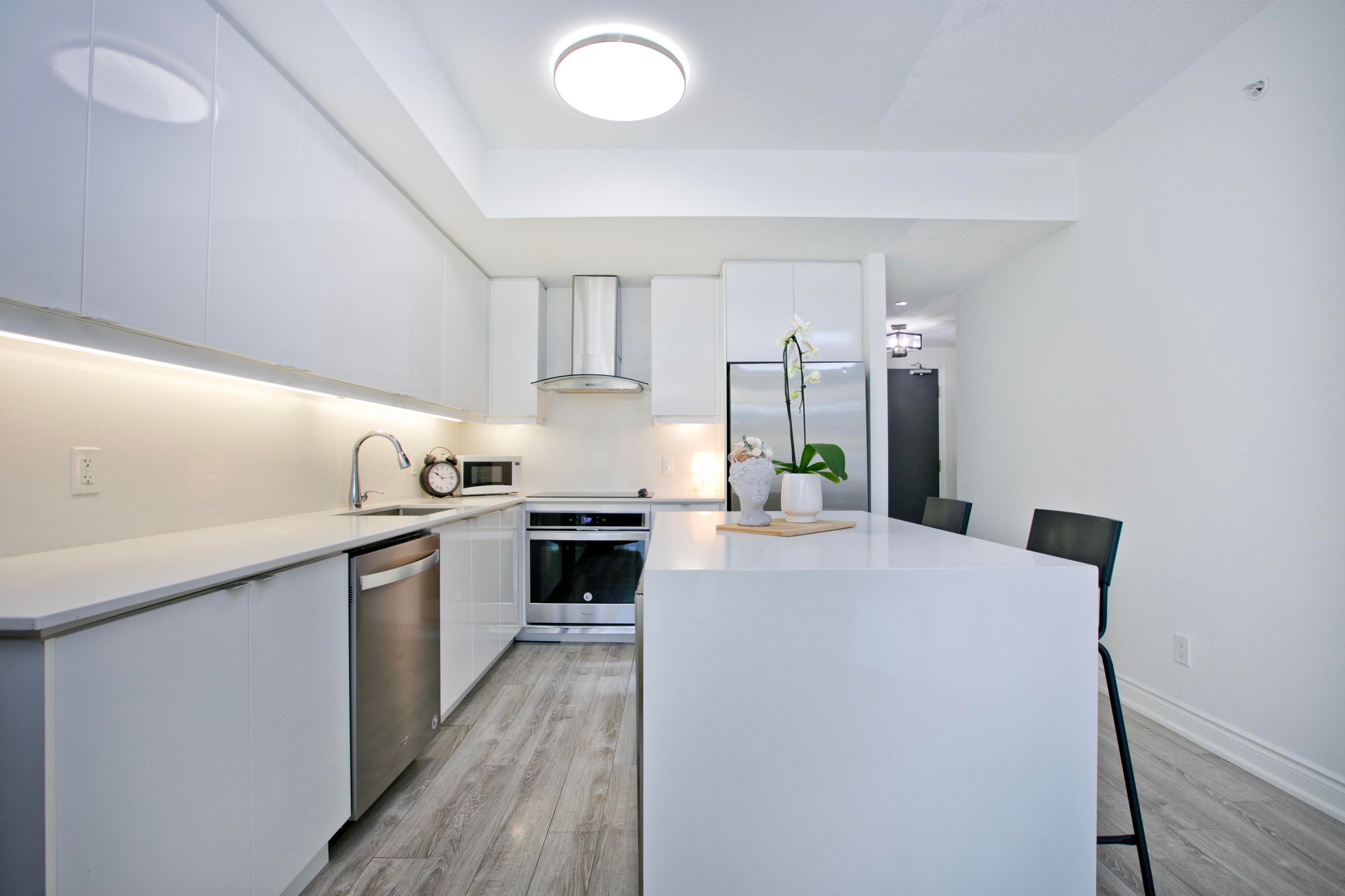 9618 Yonge Street Unit# 105 Richmond Hill Ontario L4C 0X5