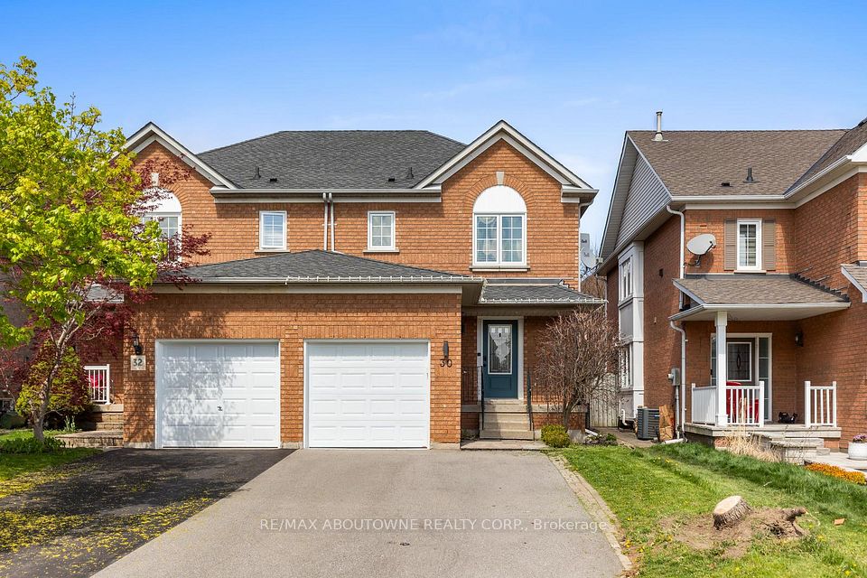 30 Harnesworth Crescent, Hamilton, ON L8B 0J3