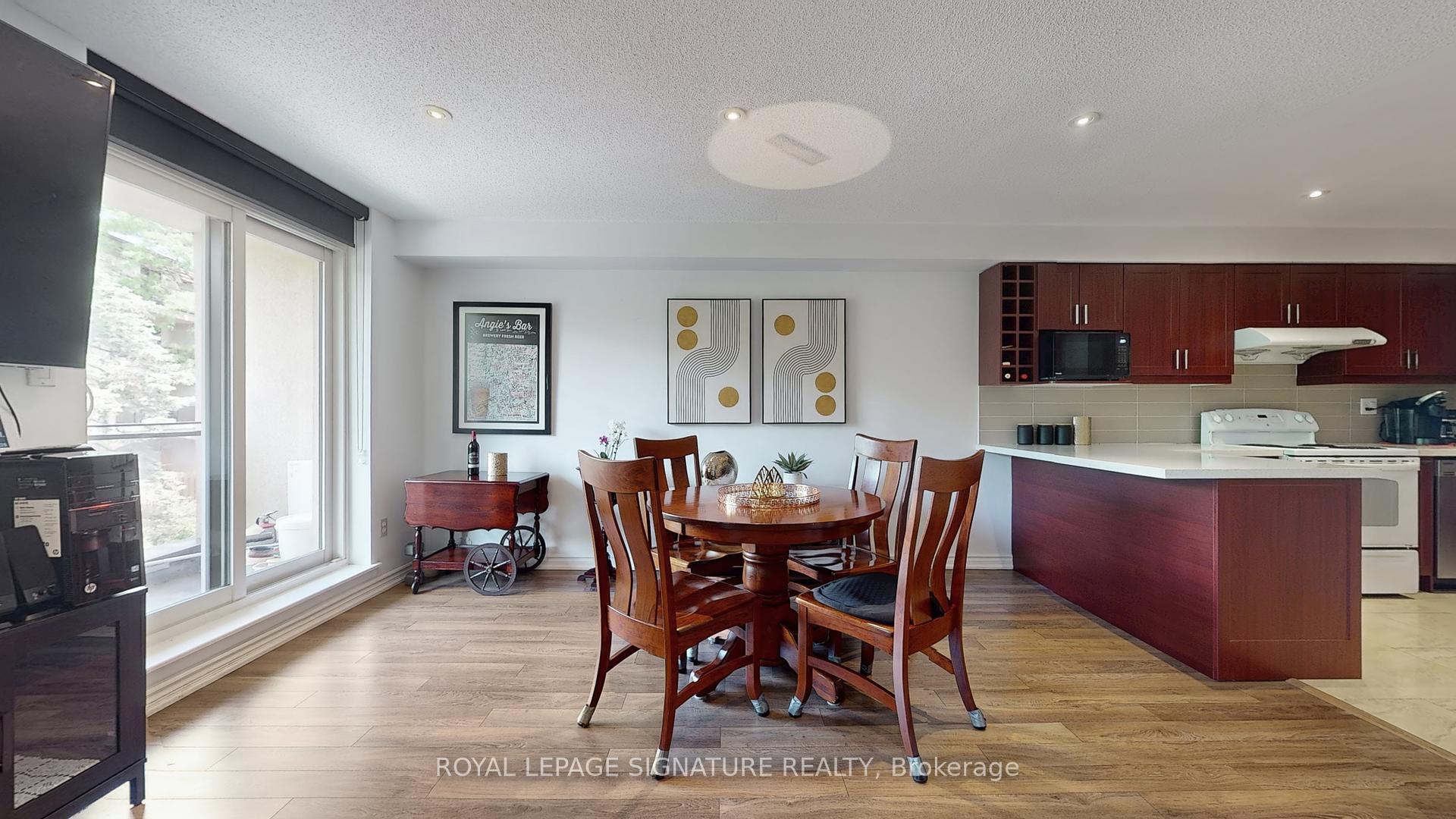 4 Bedrooms Condo at 20 Moonstone, Toronto For sale