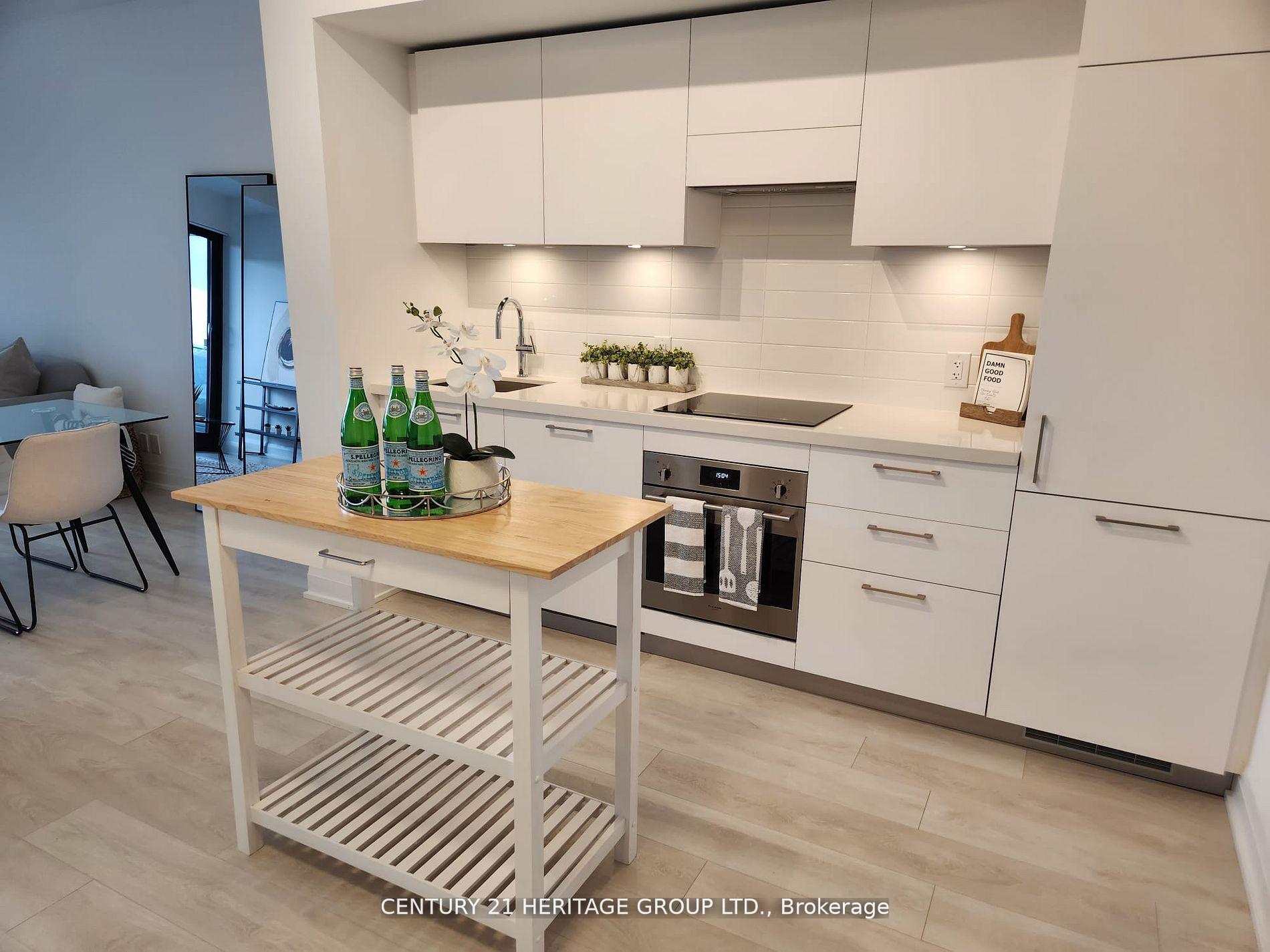2 Bedrooms Condo at 33 Frederick Todd, Toronto For sale