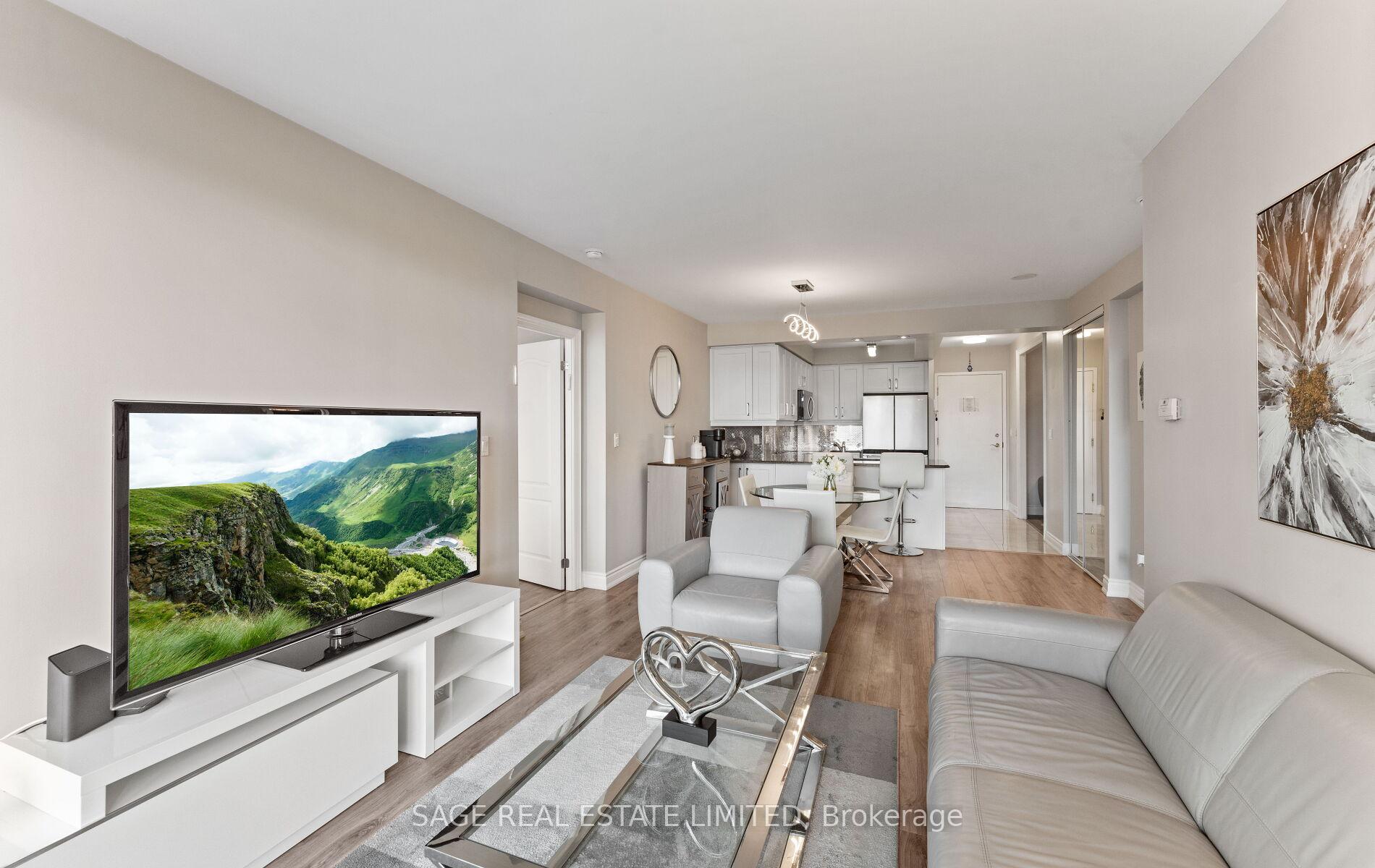 2 Bedrooms Condo at 88 Promenade, Vaughan For sale