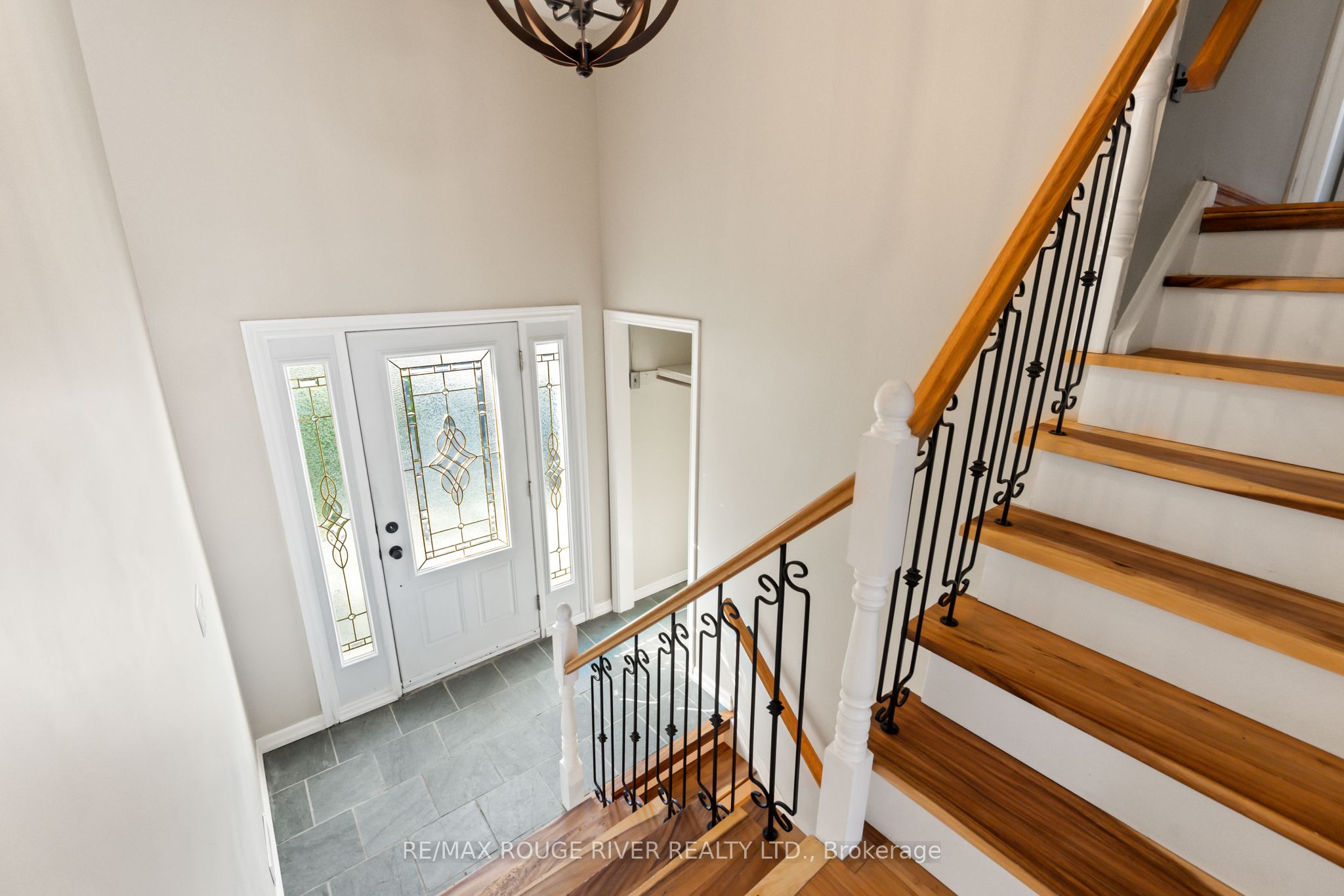 1 Applewood Crescent