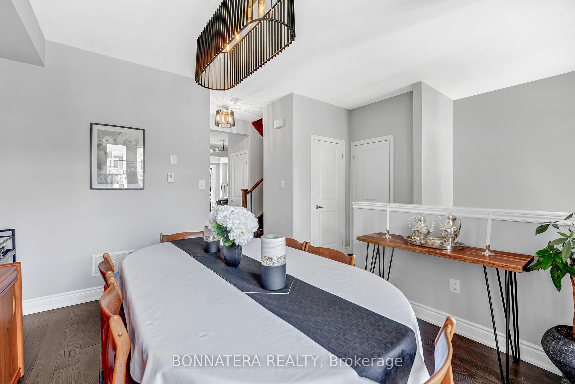4 Bedrooms Condo at 10 Augustus, Toronto For sale