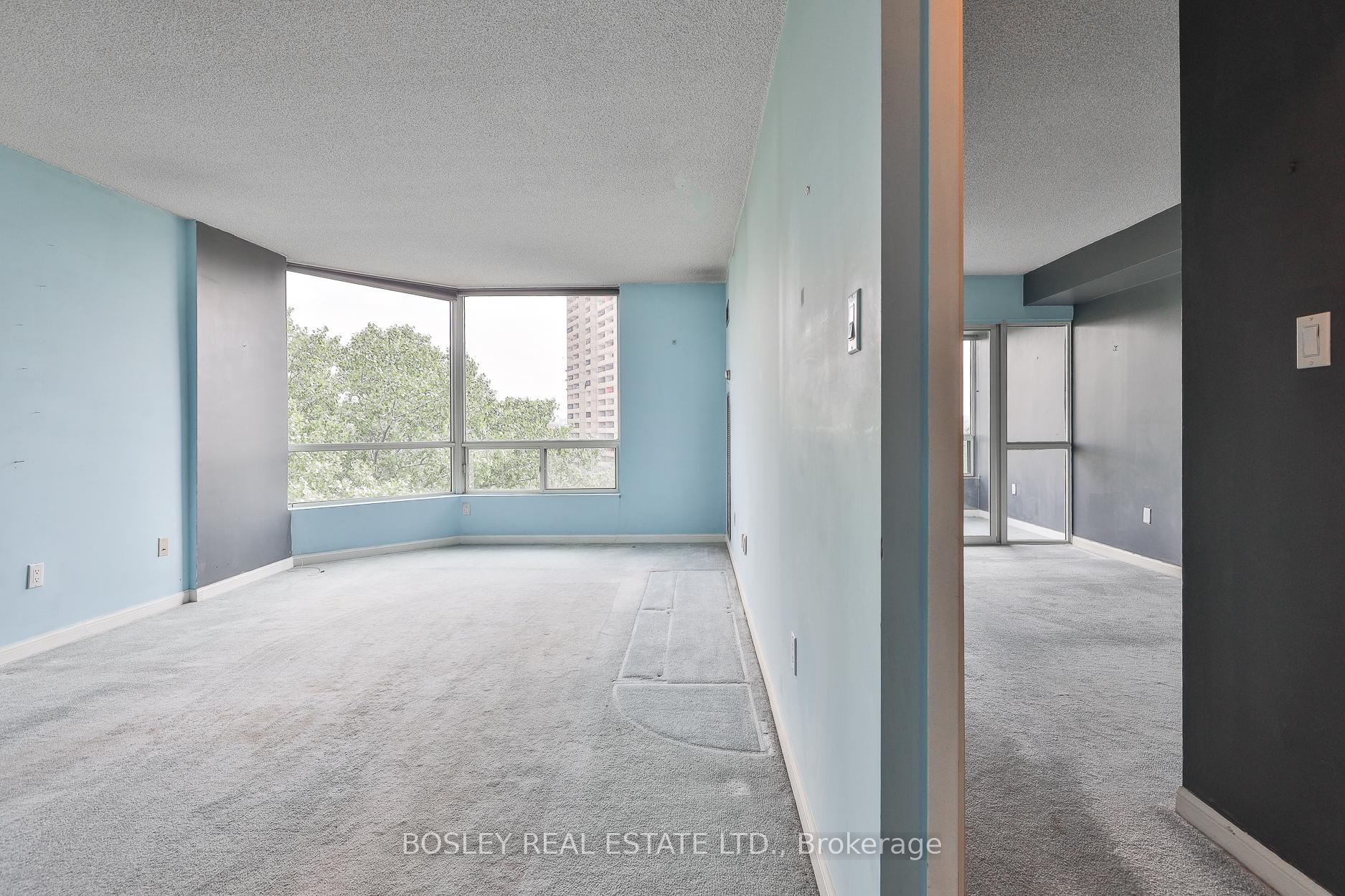 2 Bedrooms Condo at 3 Hickory Tree, Toronto For sale