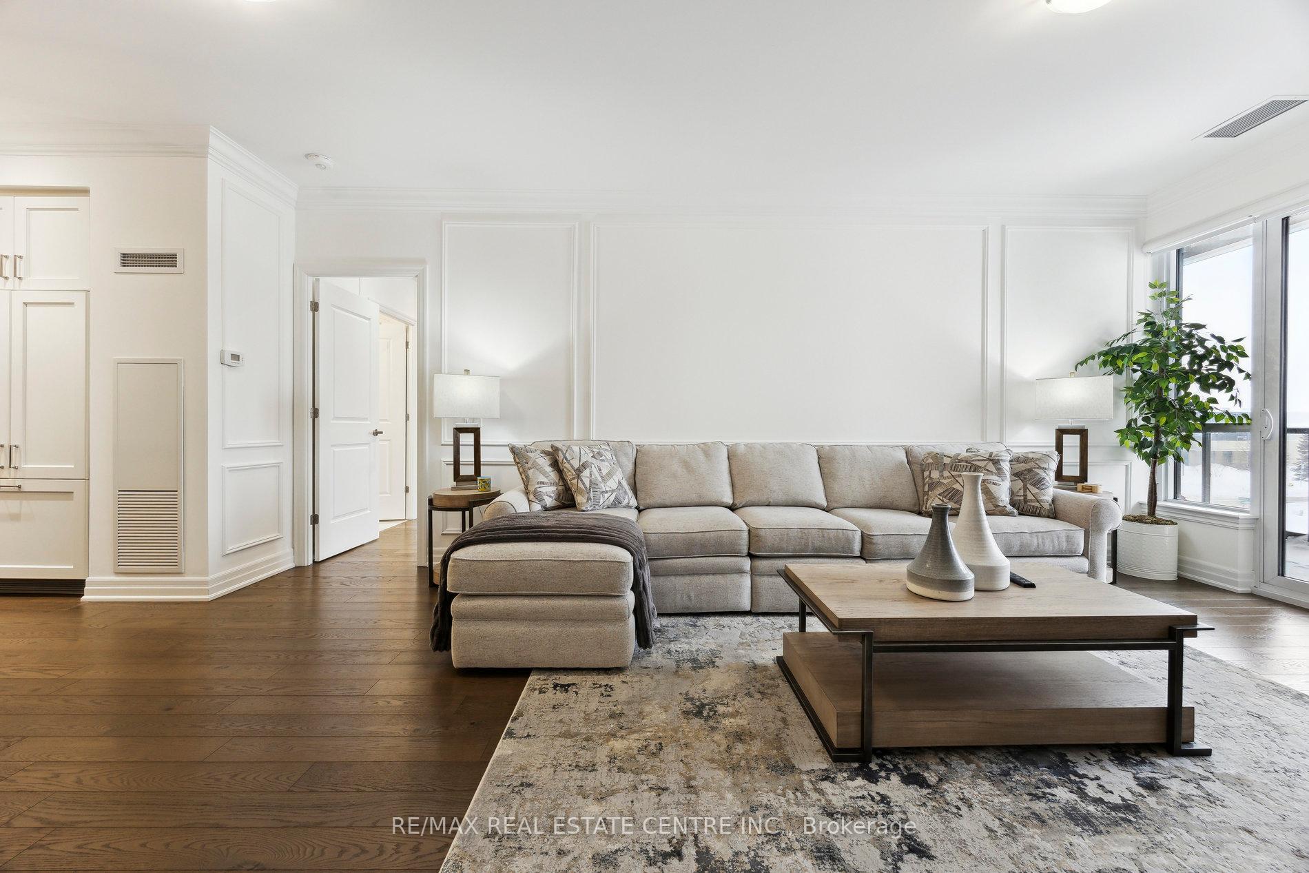 3 Bedrooms Condo at 9075 Jane,  Vaughan For sale