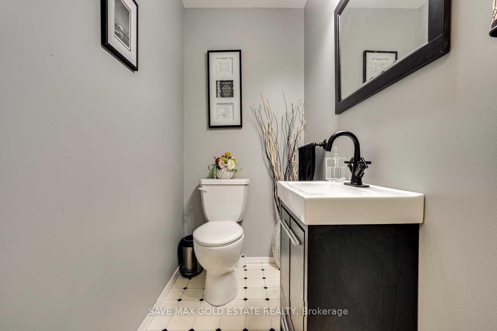 4 Bedrooms Condo at 1066 FALGARWOOD, Oakville For sale