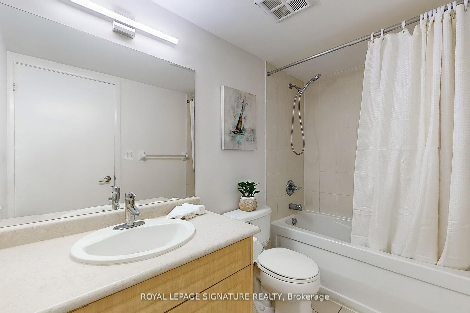 2 Bedrooms Condo at 600 Fleet, Toronto For sale