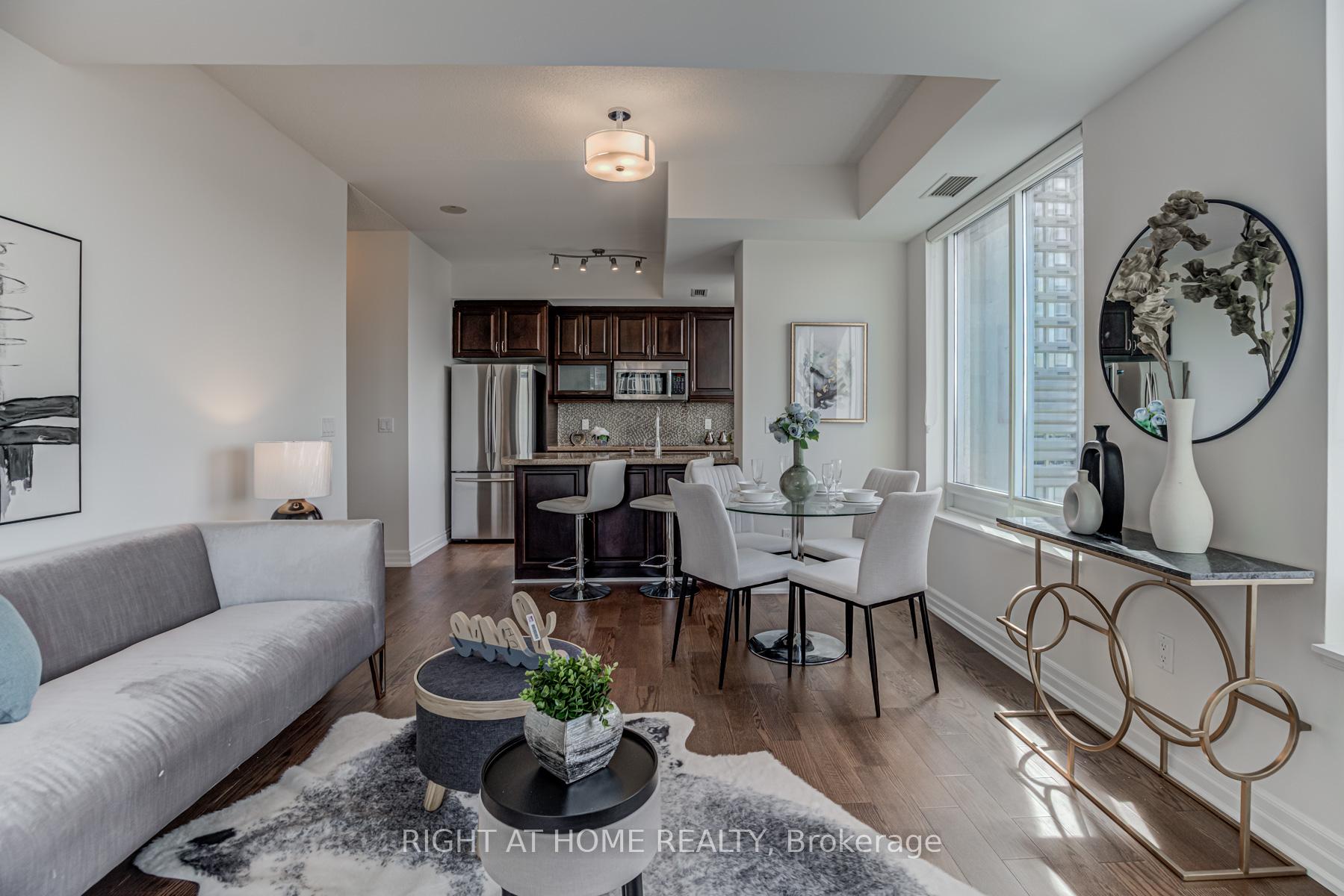 2 Bedrooms Condo at 35 Balmuto,  Toronto For sale