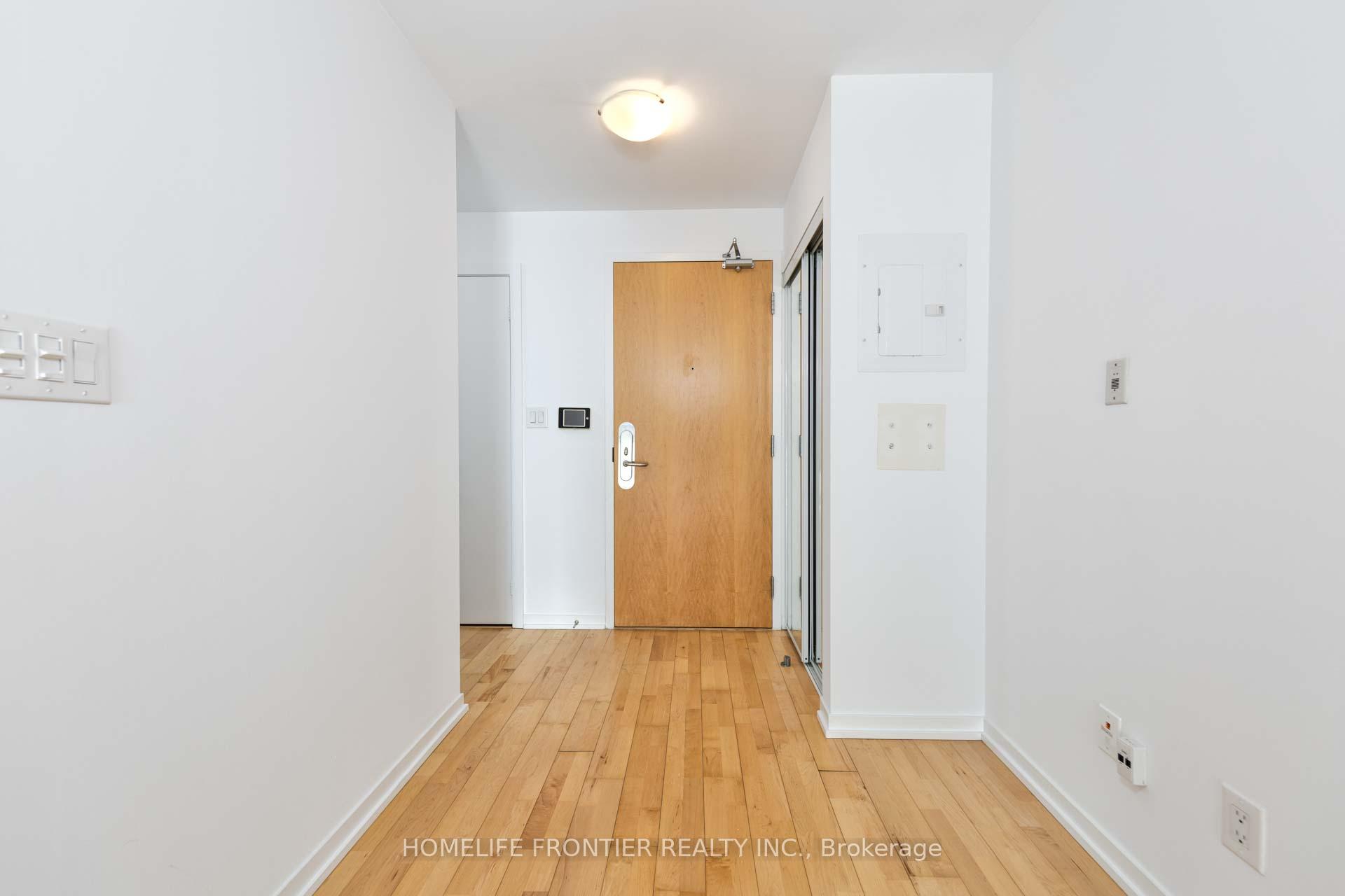 2 Bedrooms Condo at 65 Bremner, Toronto For sale