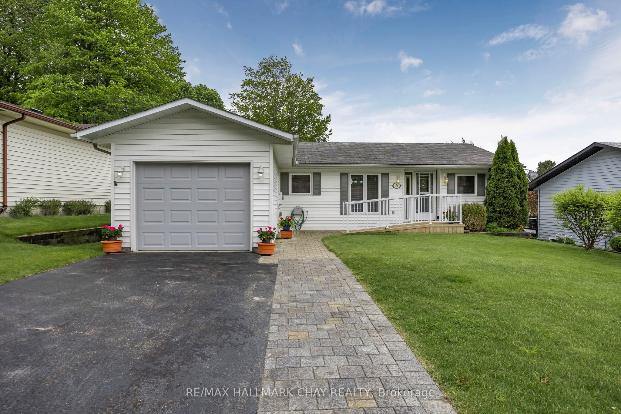 3 Pinetree Court, New Tecumseth, ON L0G 1W0
