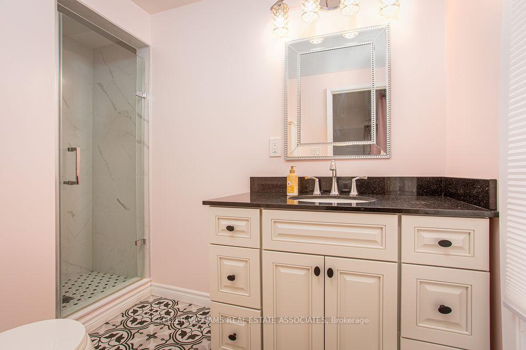 3 Bedrooms Condo at 2216 Upper Middle, Burlington For sale