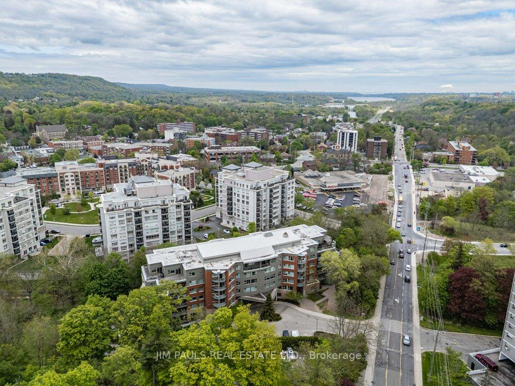 2 Bedrooms Condo at 77 Governors, Hamilton For sale