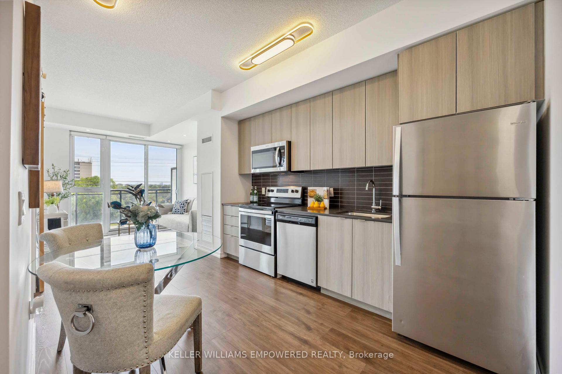 3 Bedrooms Condo at 3237 Bayview, Toronto For sale