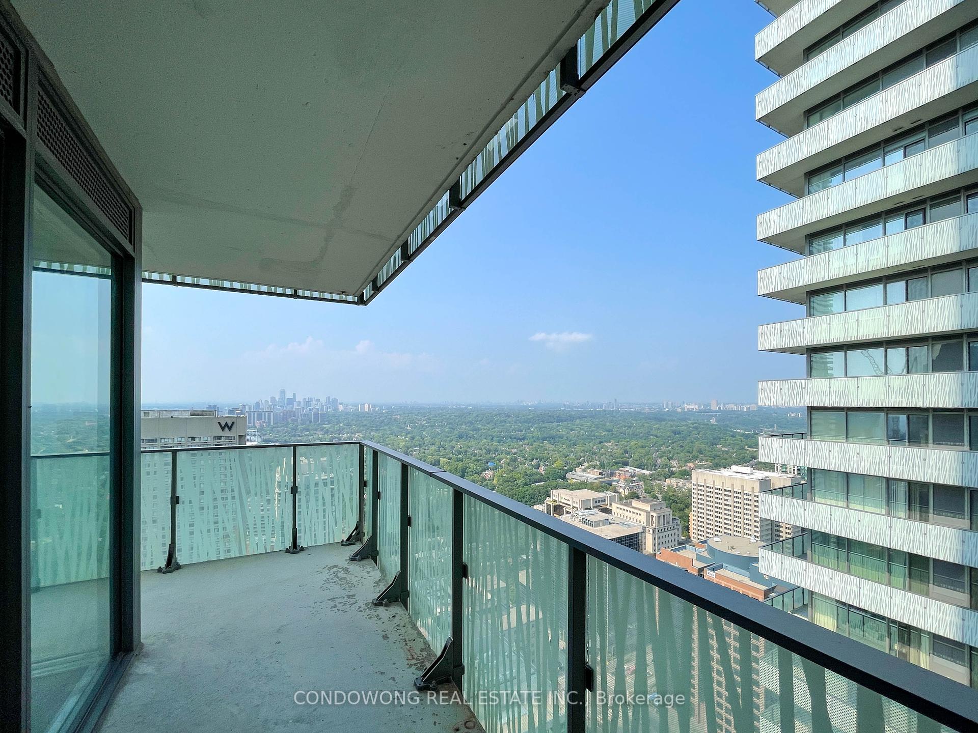 2 Bedrooms Condo at 42 Charles, Toronto For sale