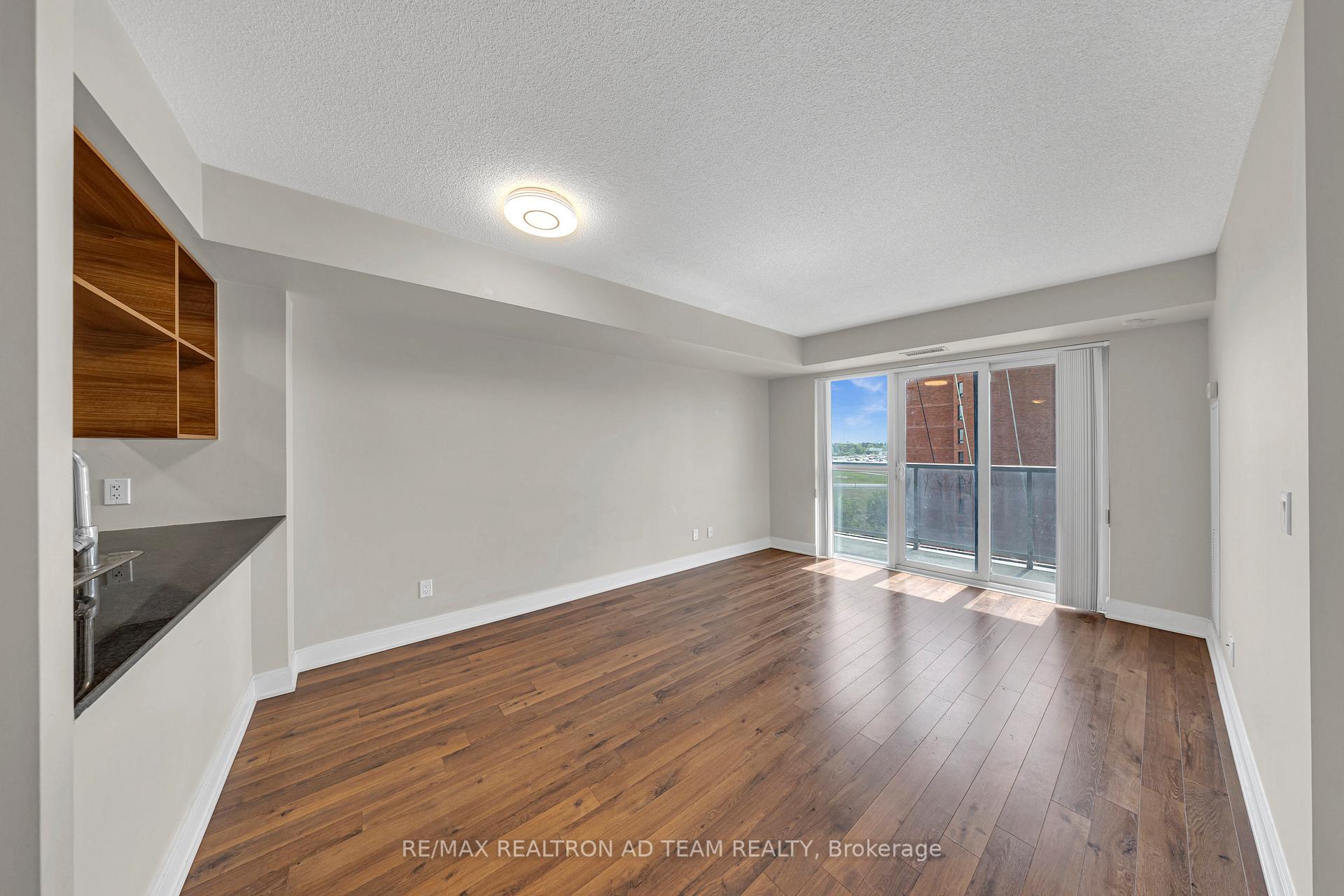 2 Bedrooms Condo at 125 Village Green, Toronto For sale
