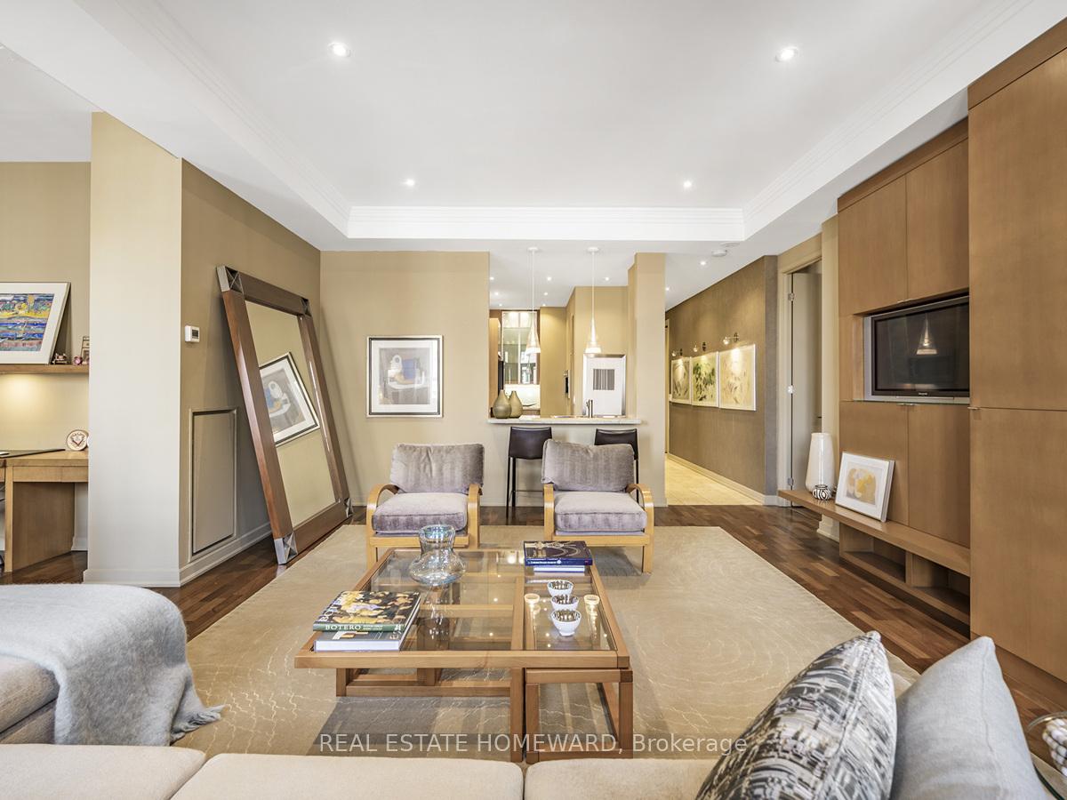 2 Bedrooms Condo at 48 St Clair, Toronto For sale