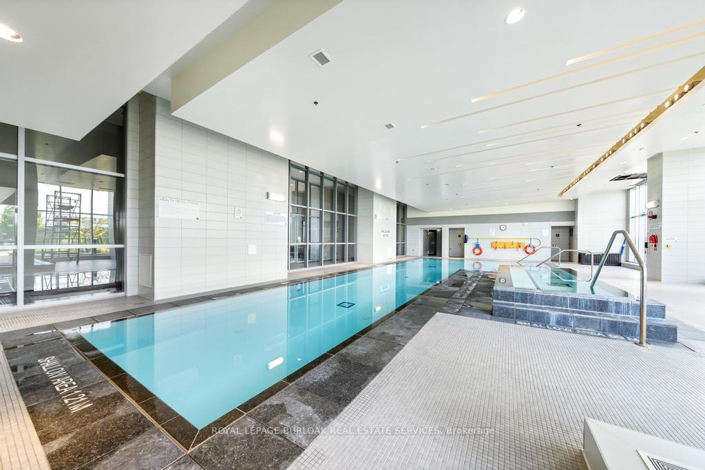 2 Bedrooms Condo at 2087 Fairview, Burlington For sale
