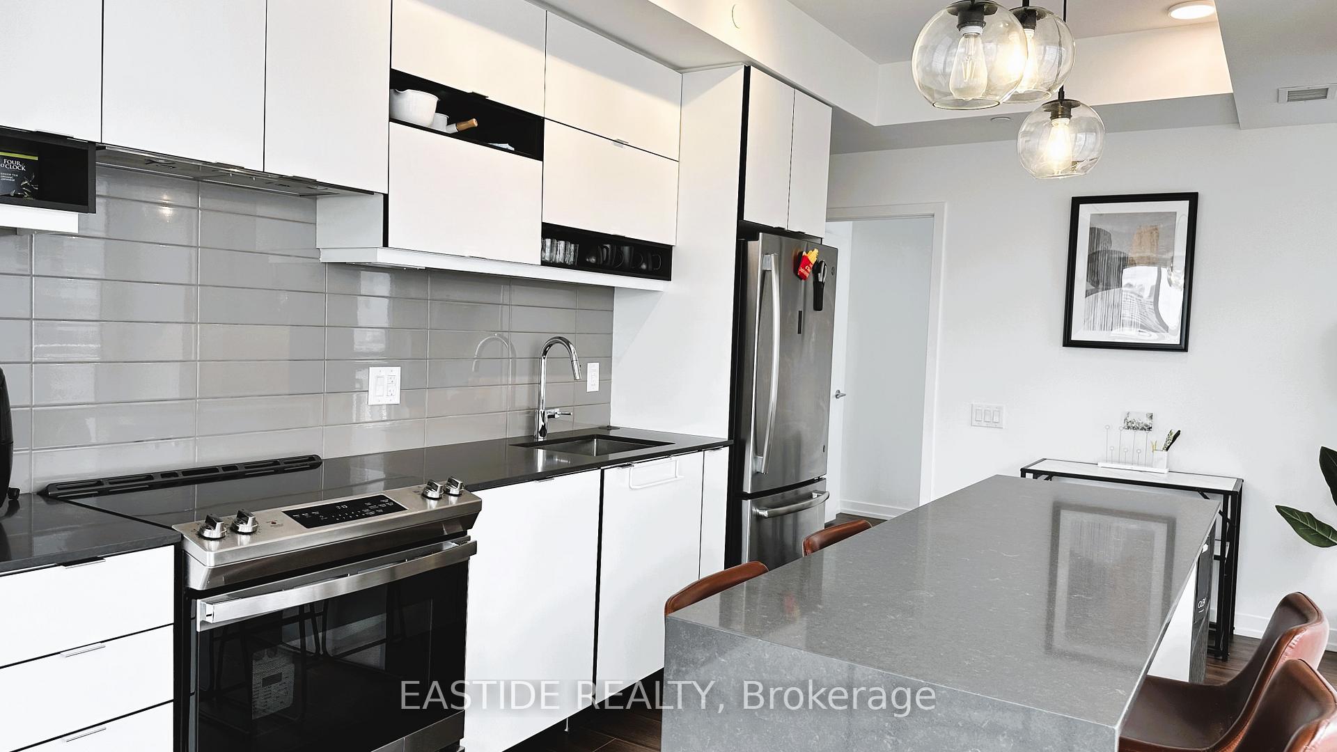 3 Bedrooms Condo at 4065 Confederation, Mississauga For sale
