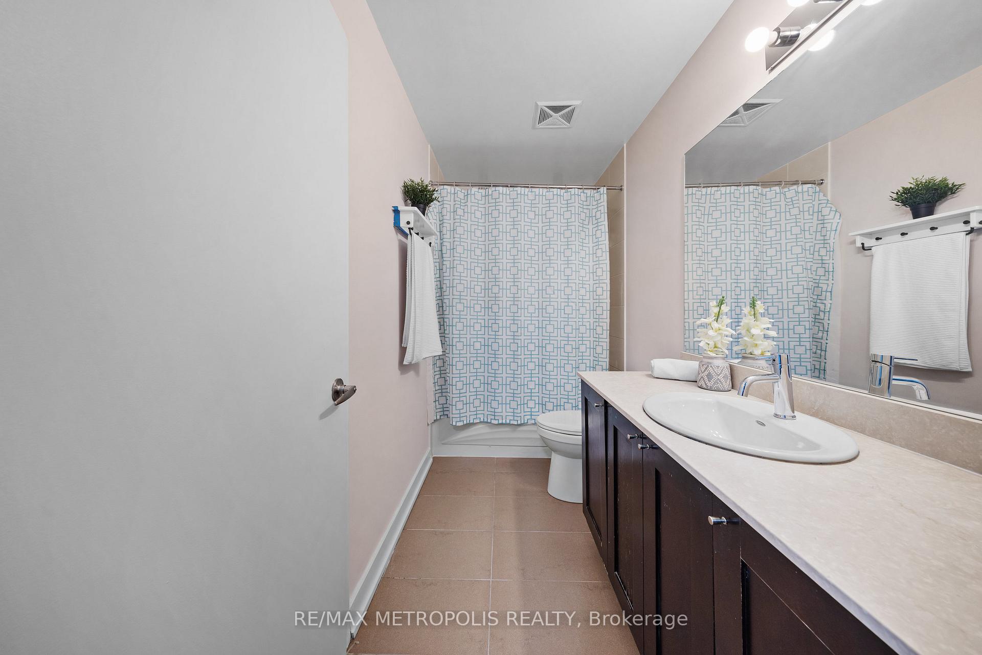 2 Bedrooms Condo at 4065 Brickstone,  Mississauga For sale