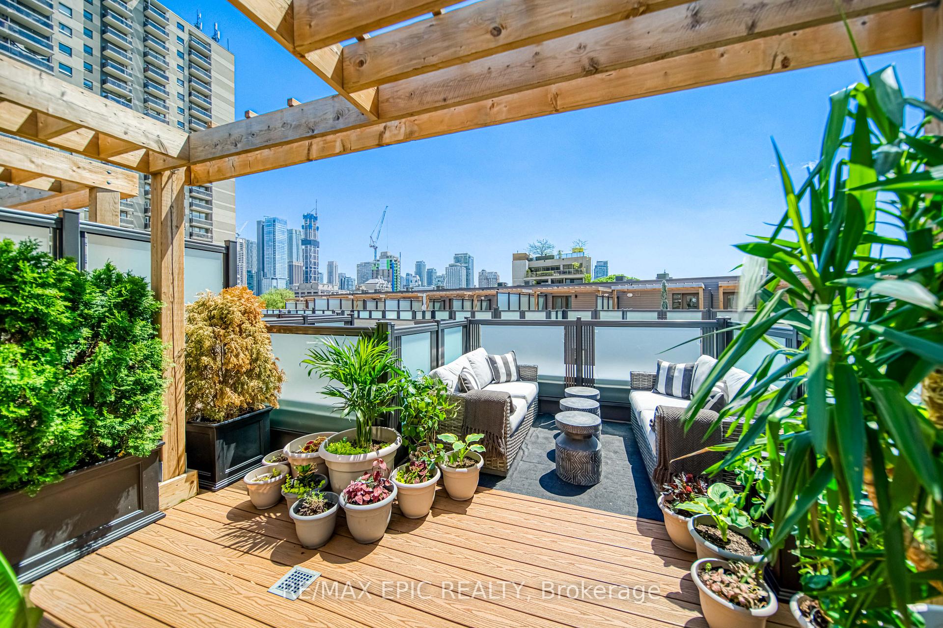 3 Bedrooms Condo at 165 Pears, Toronto For sale