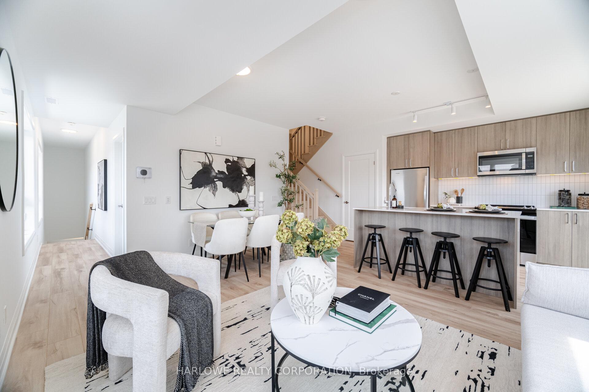 3 Bedrooms Condo at 274 Ironside, Oakville For sale