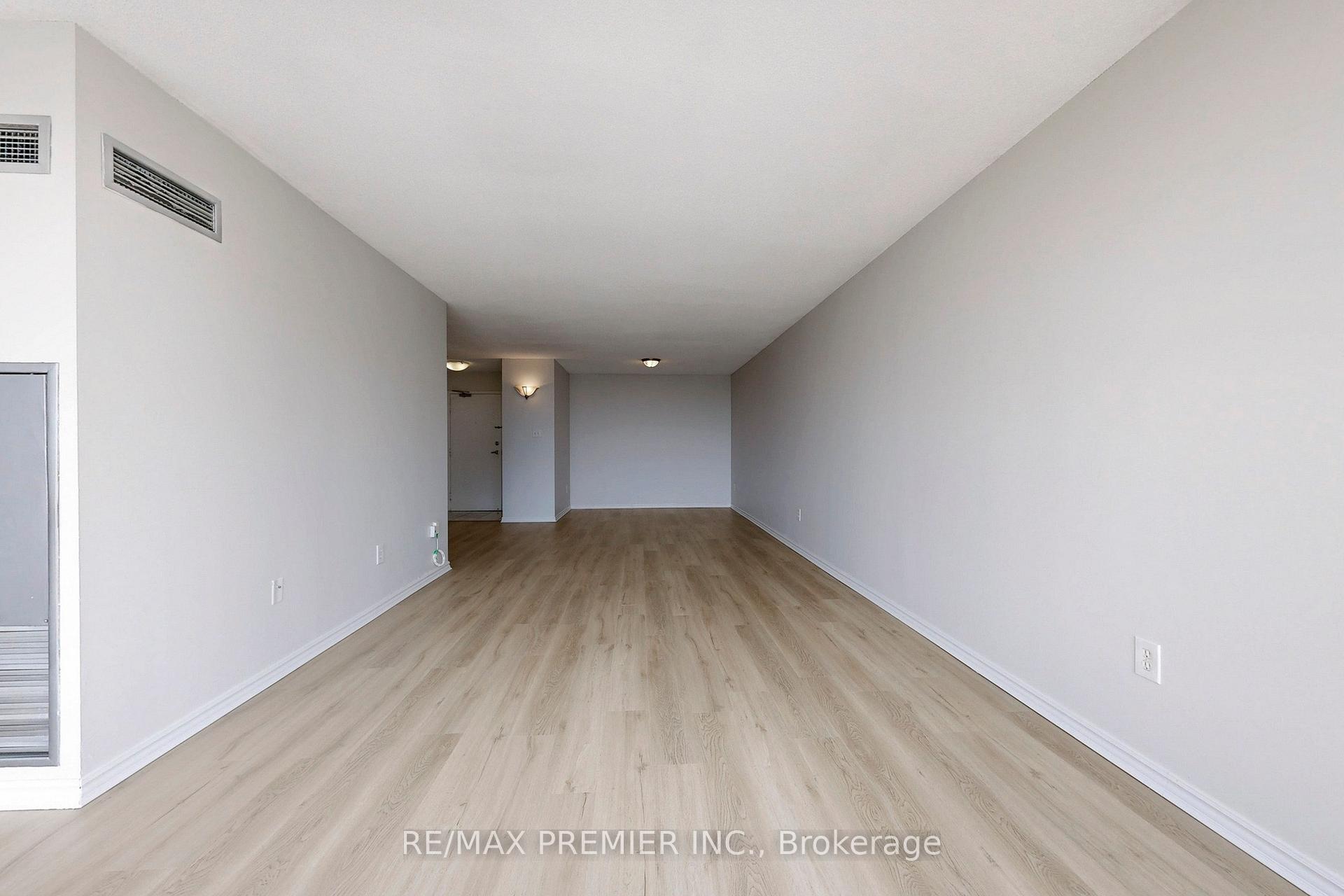2 Bedrooms Condo at 3 Rowntree, Toronto For sale