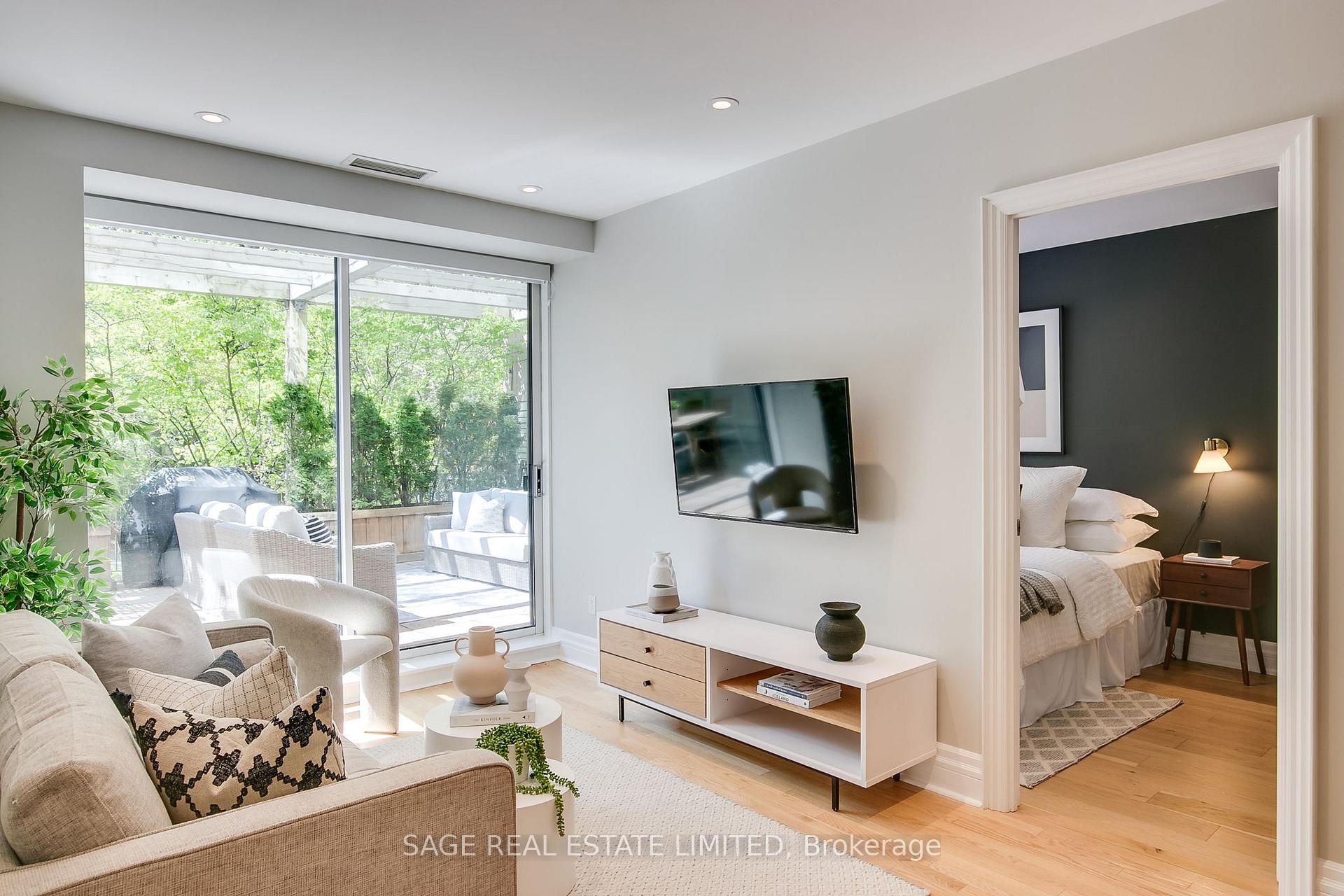 2 Bedrooms Condo at 111 Merton, Toronto For sale