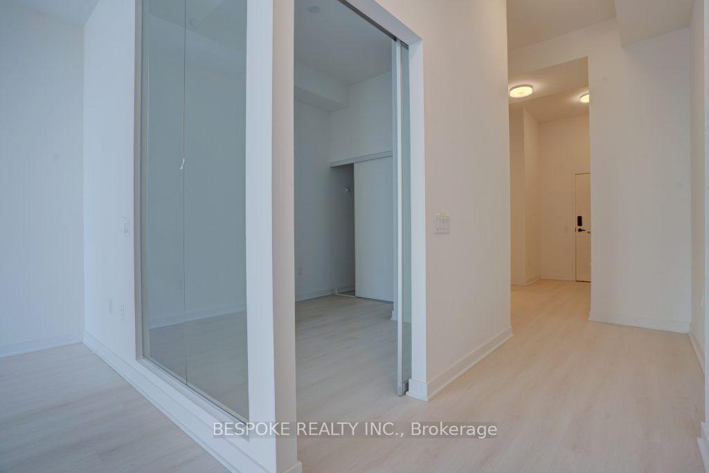 2 Bedrooms Condo at 3900 Confederation, Mississauga For sale