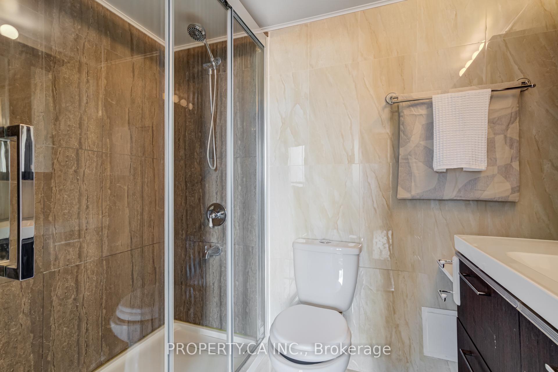 3 Bedrooms Condo at 1515 Lakeshore, Mississauga For sale