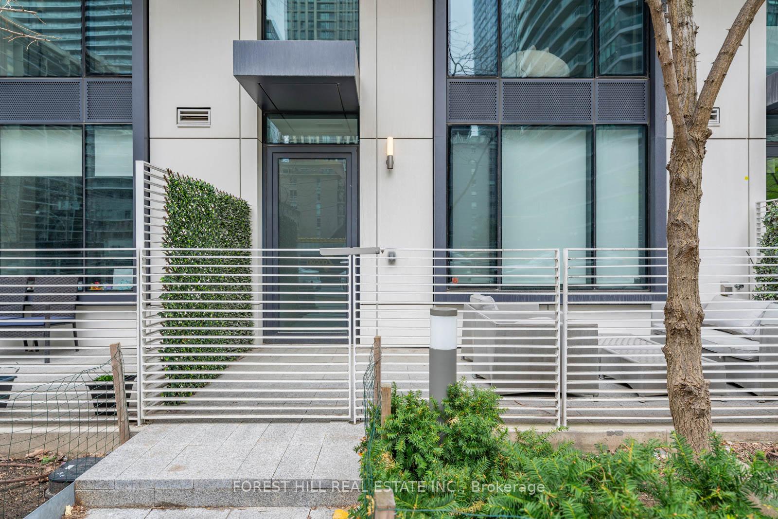 2 Bedrooms Condo at 161 Roehampton, Toronto For sale