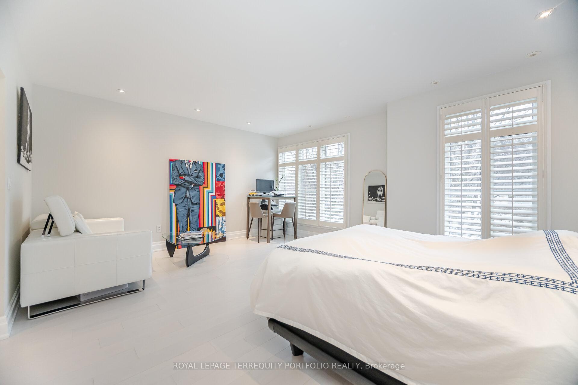 4 Bedrooms Condo at 51 York Mills,  Toronto For sale