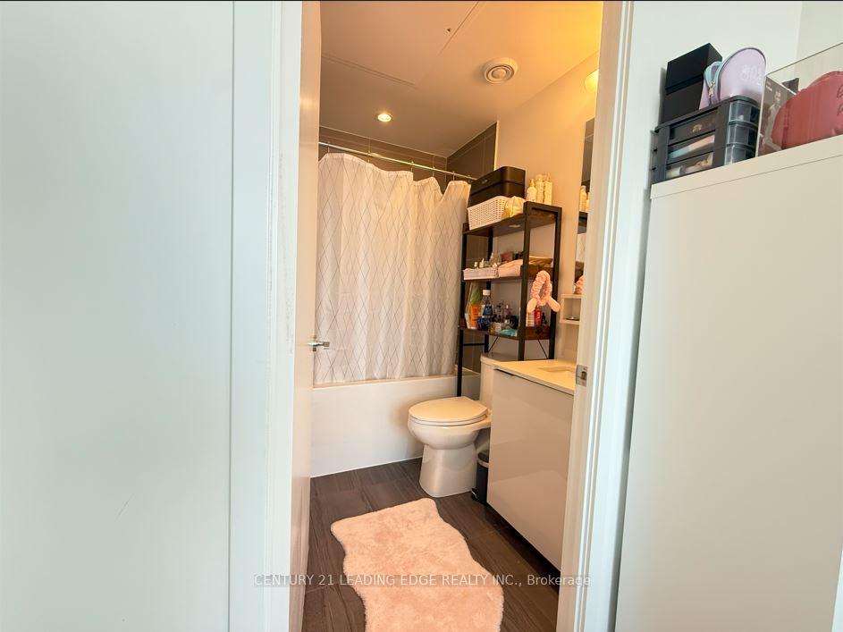 2 Bedrooms Condo at 950 Portage, Vaughan For sale