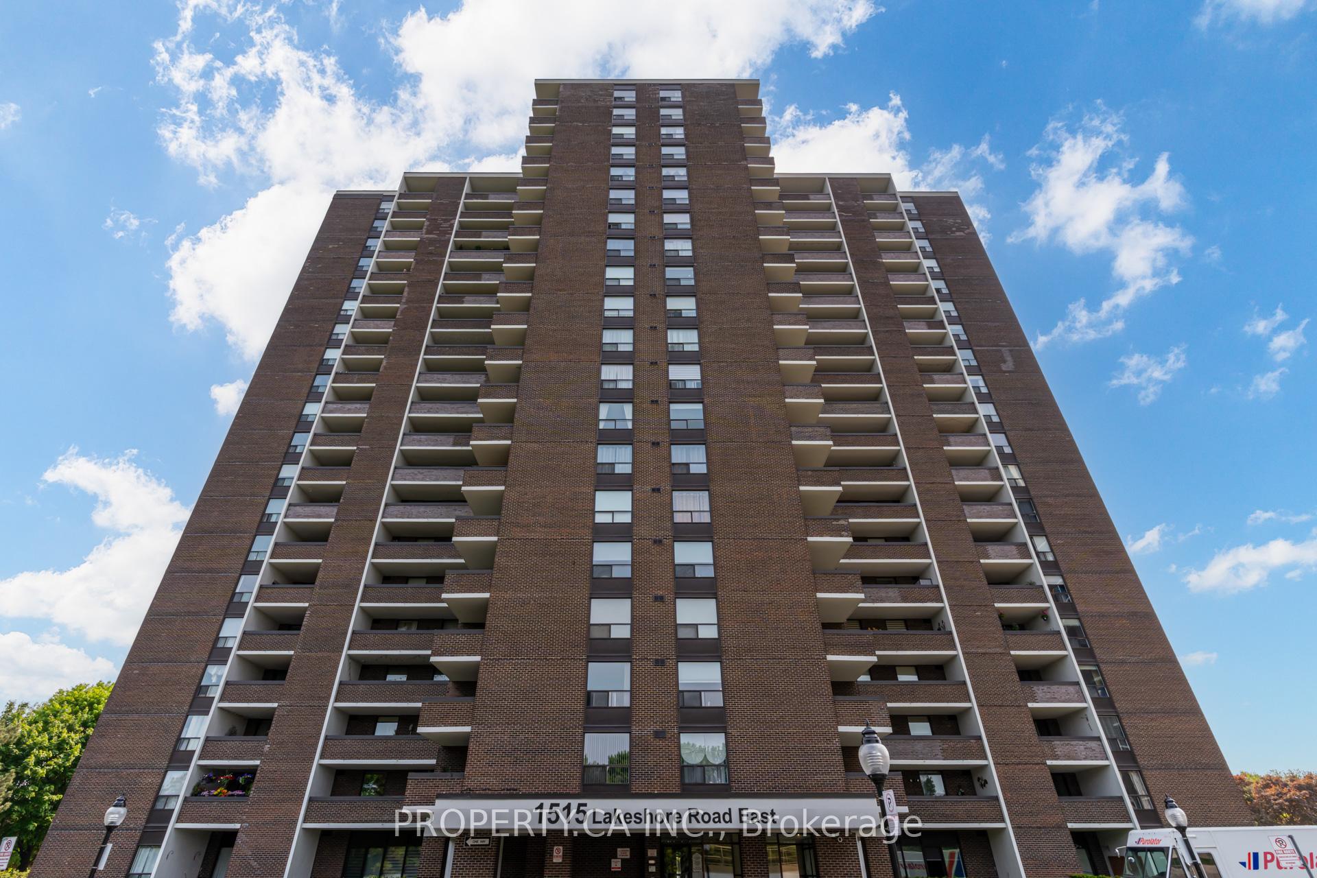 3 Bedrooms Condo at 1515 Lakeshore, Mississauga For sale