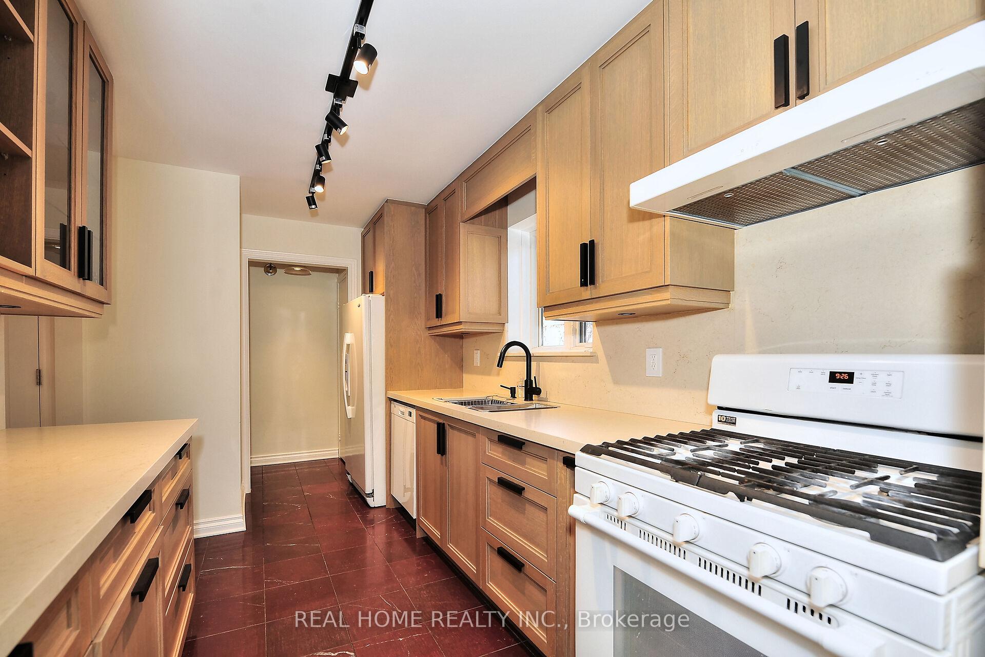 2 Bedrooms Condo at 10 Farina Mill,  Toronto For sale